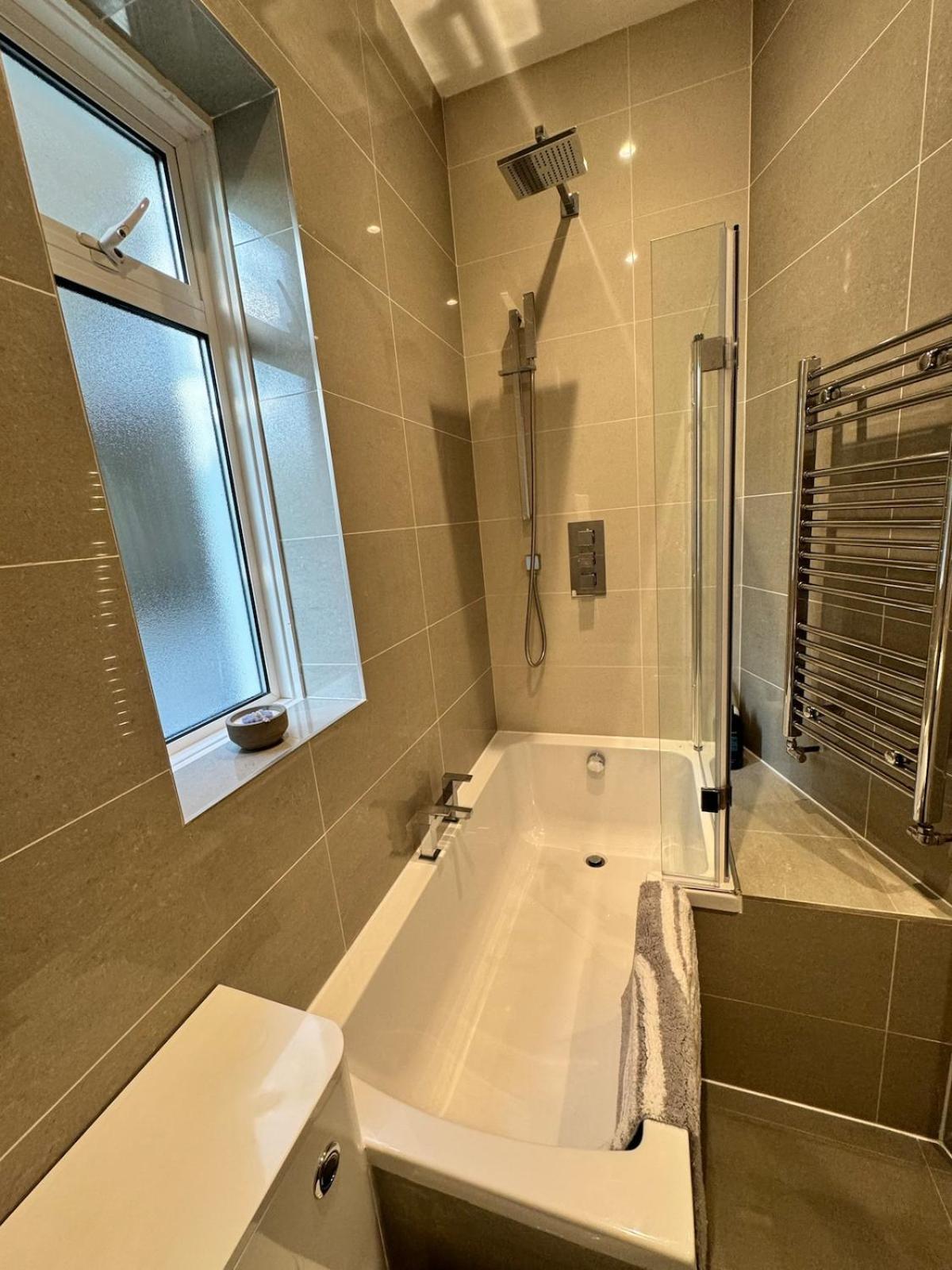 Exceptionally Large Newly-refurbished 1-bed Flat In Hither Appartement