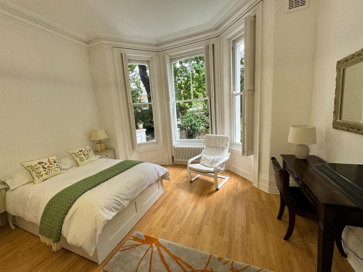 Exceptionally Large Newly-refurbished 1-bed Flat In Hither Londres