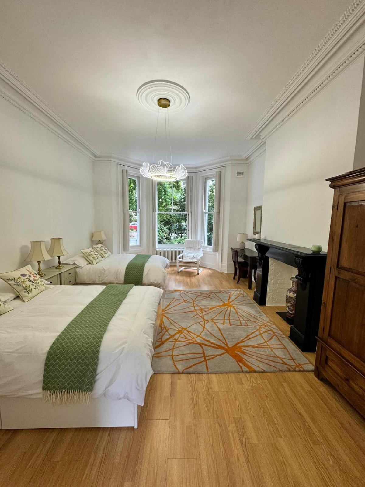 Exceptionally Large Newly-refurbished 1-bed Flat In Hither Appartement Londres