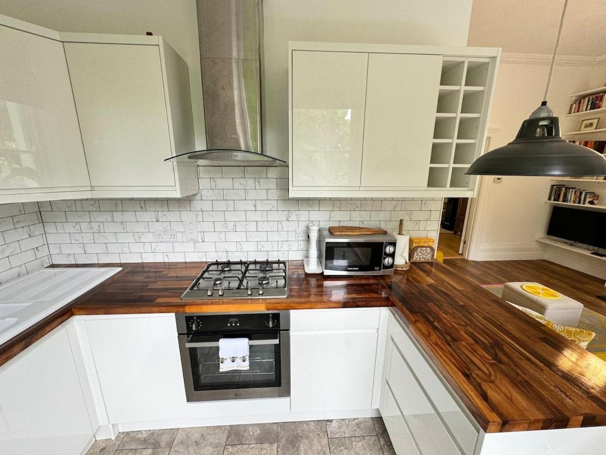 Exceptionally Large Newly-refurbished 1-bed Flat In Hither Londres