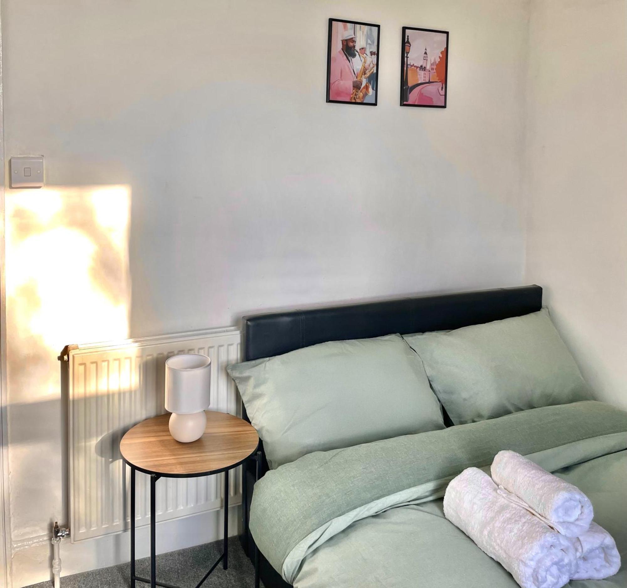 Pensión Cosy Double A Stones Throw From Wembley Stadium *