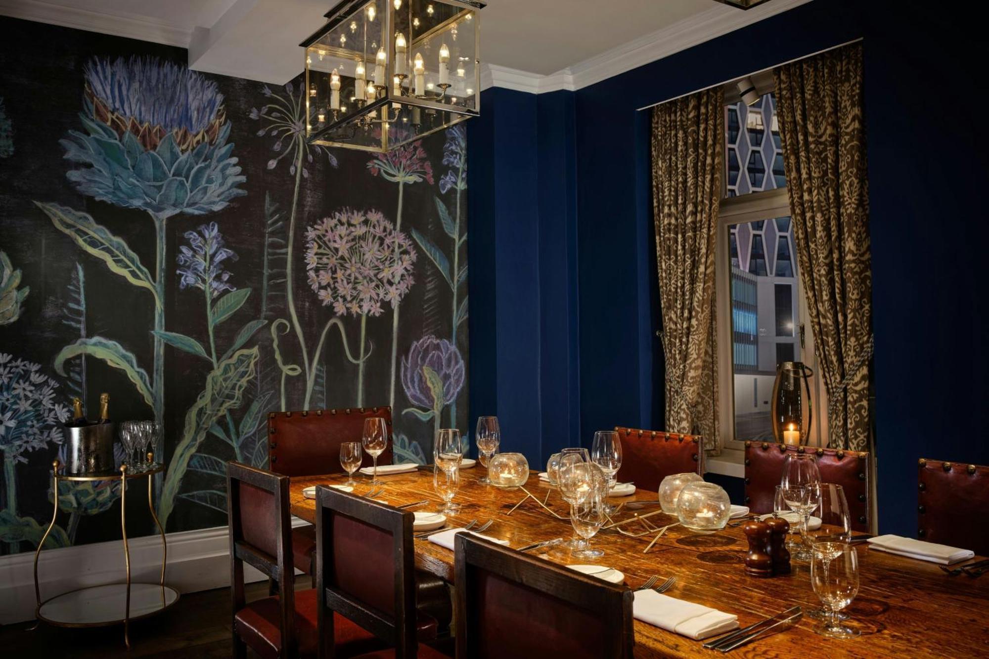 Hotel St. Ermin's Hotel, Autograph Collection