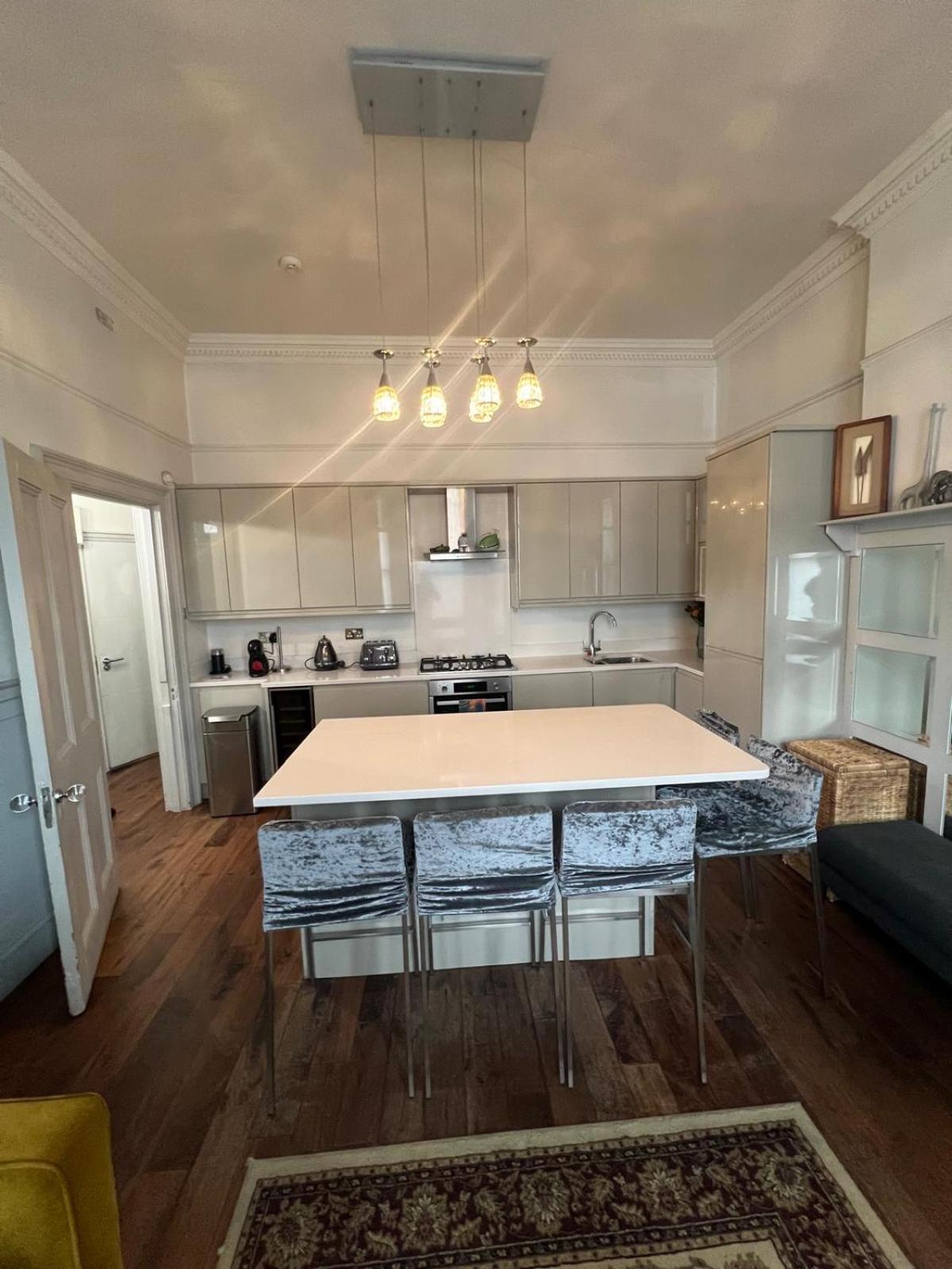 Stunning Holland Park- Sleeps 6 * London
