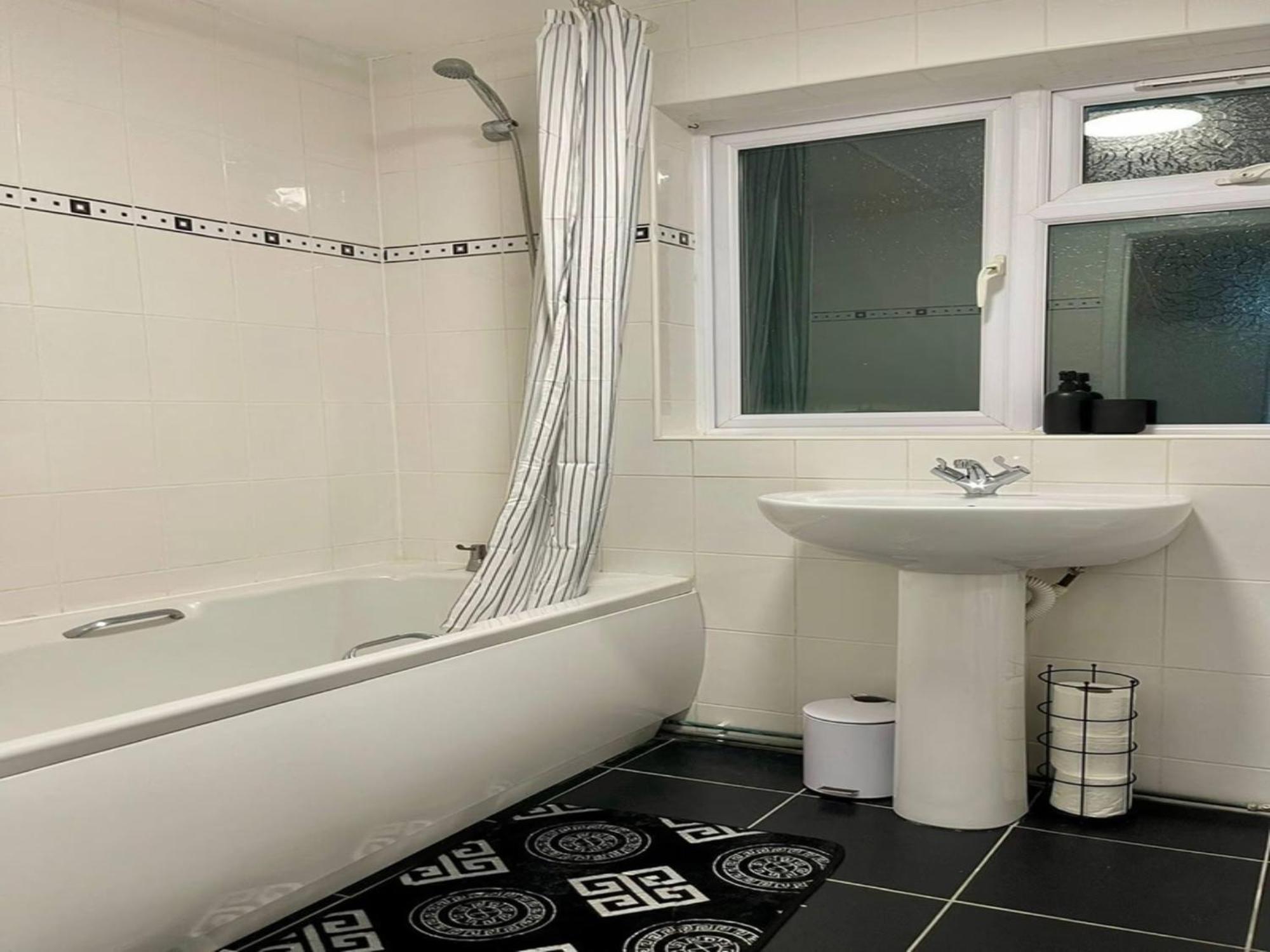 Modern 5 Bedroom House - Enfield * Londres