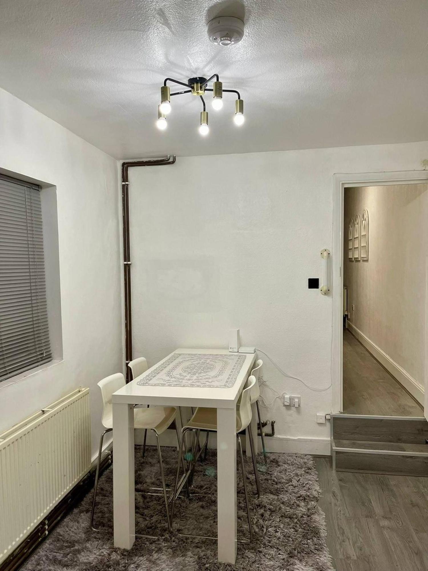 Hébergement de vacances Modern 5 Bedroom House - Enfield