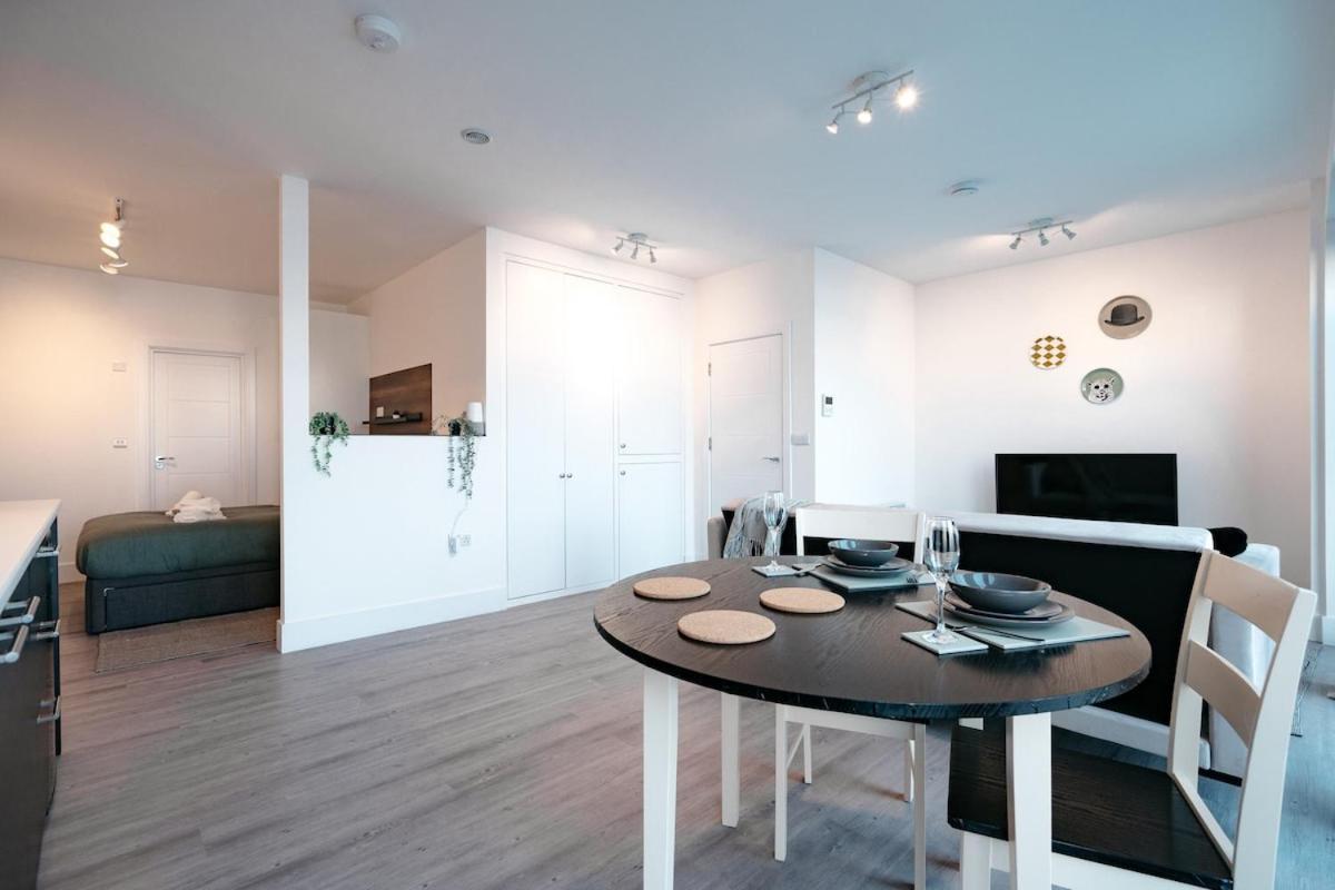 Modern & Cozy Near Fields Station Appartement