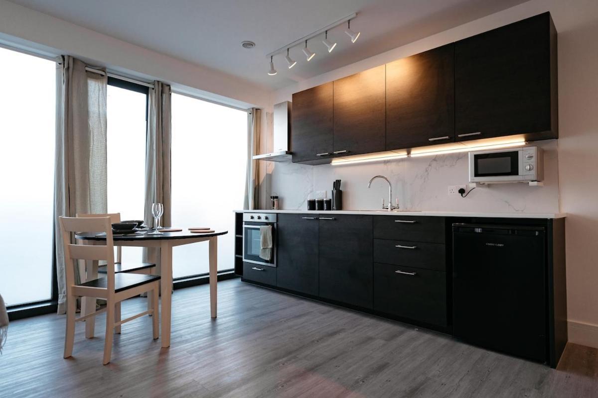 Modern & Cozy Near Fields Station Appartement *