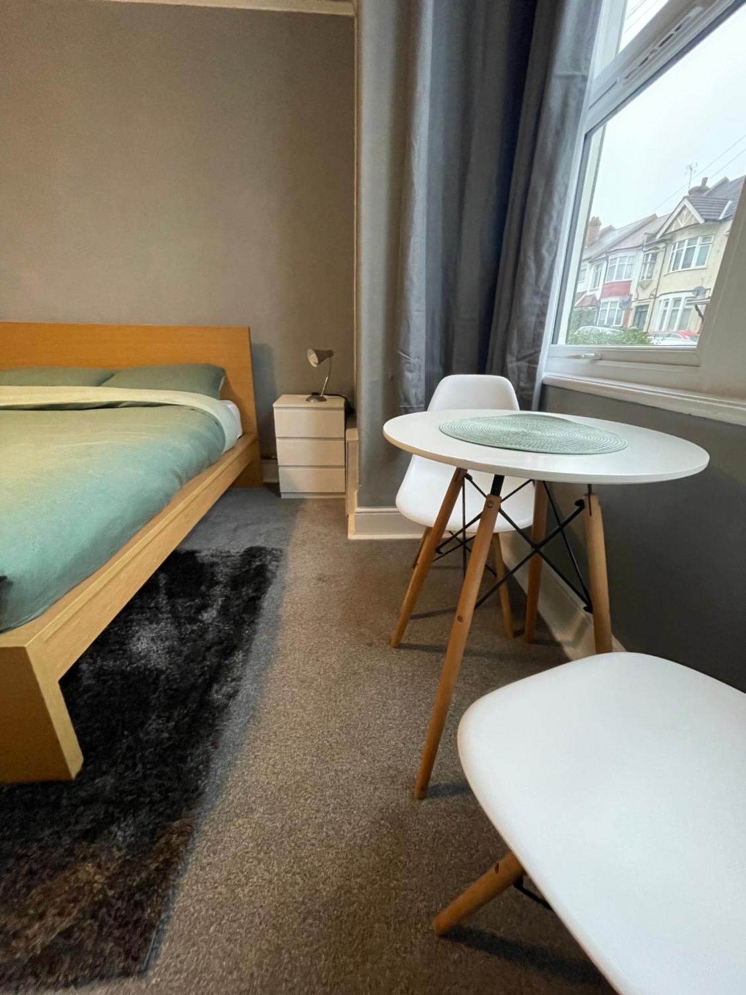 Cosy Double A Stones Throw From Wembley Stadium Londres