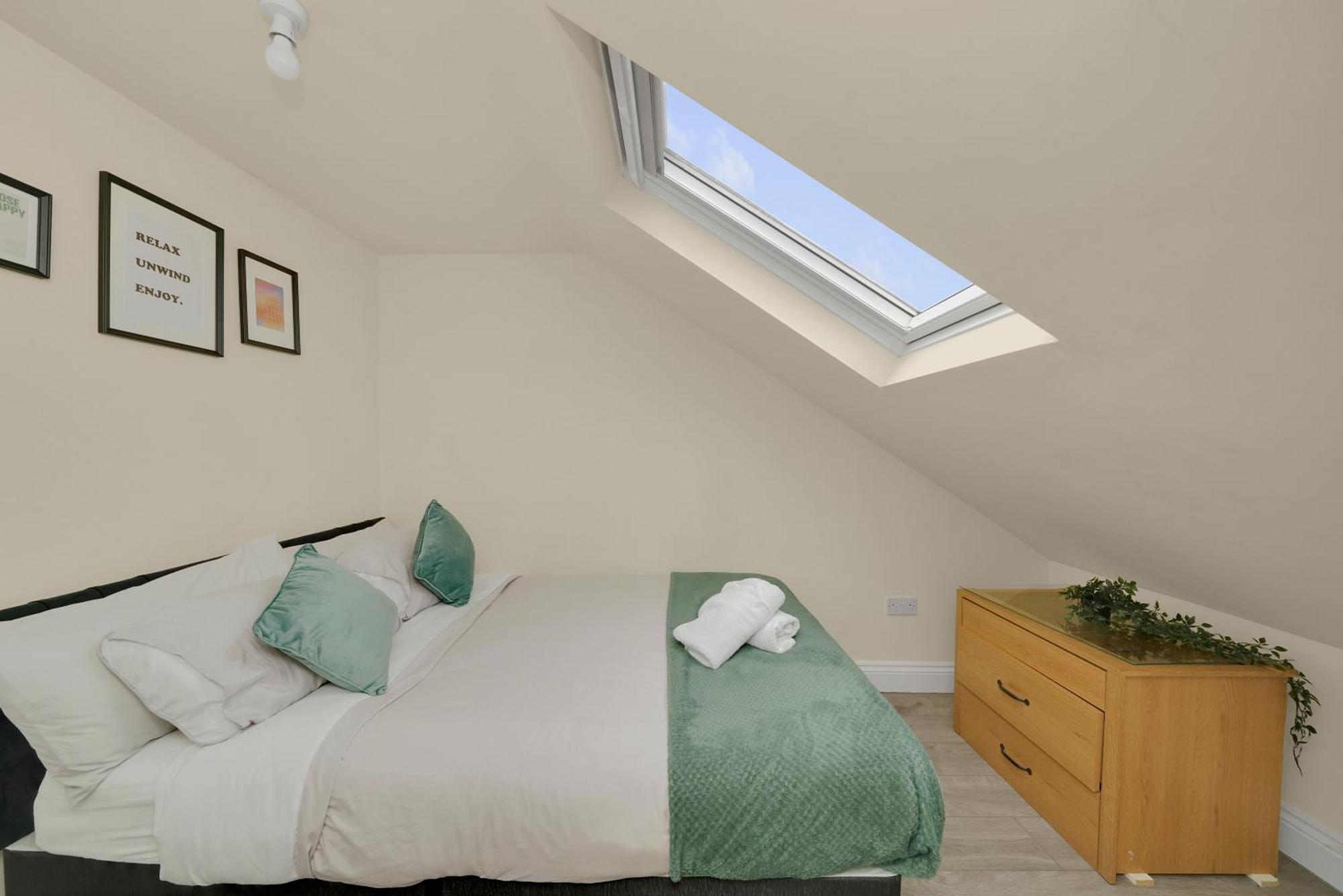 Cosy On Elizabeth Line - Free Parking Appartement