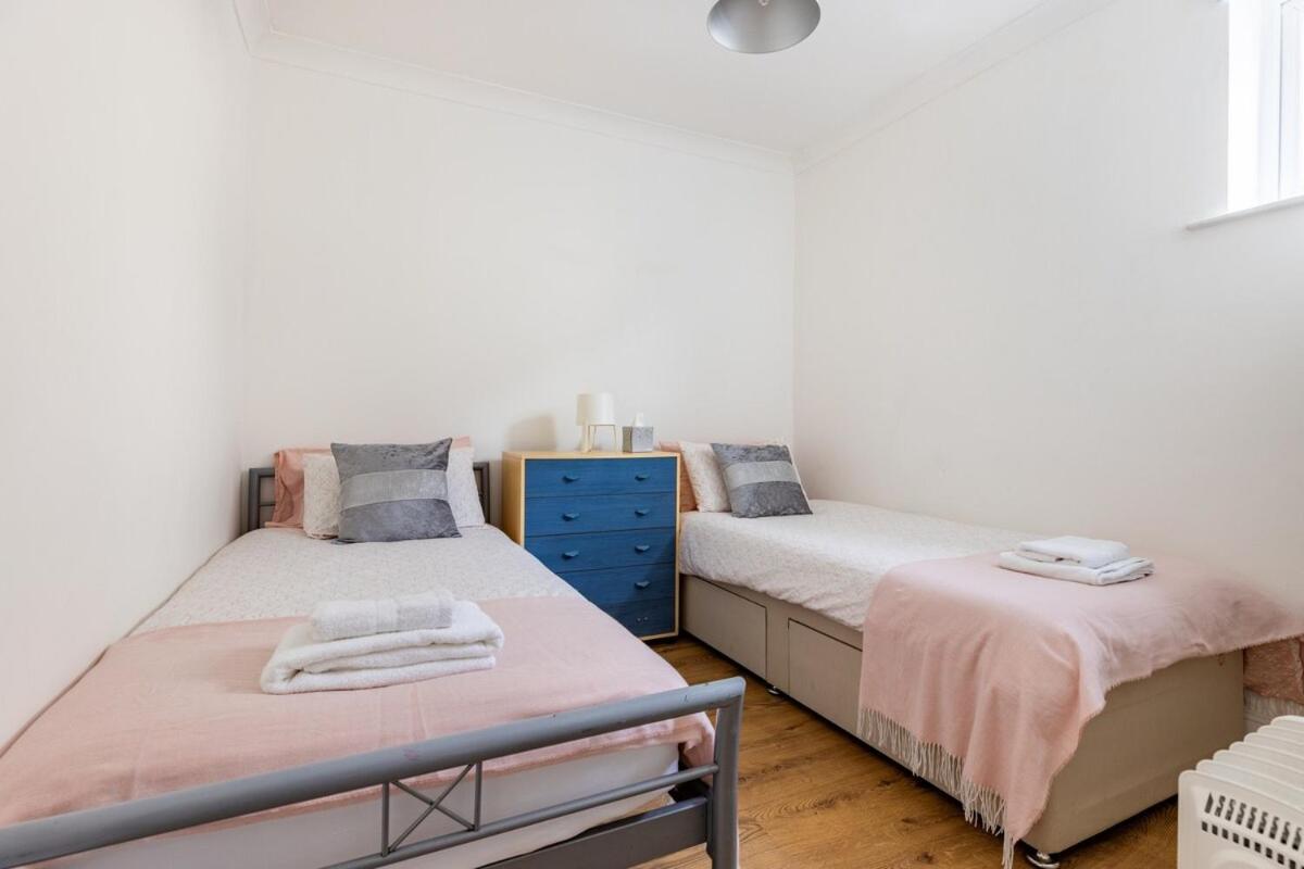 Flat Near Wembley, Self Check In, Garden Londres