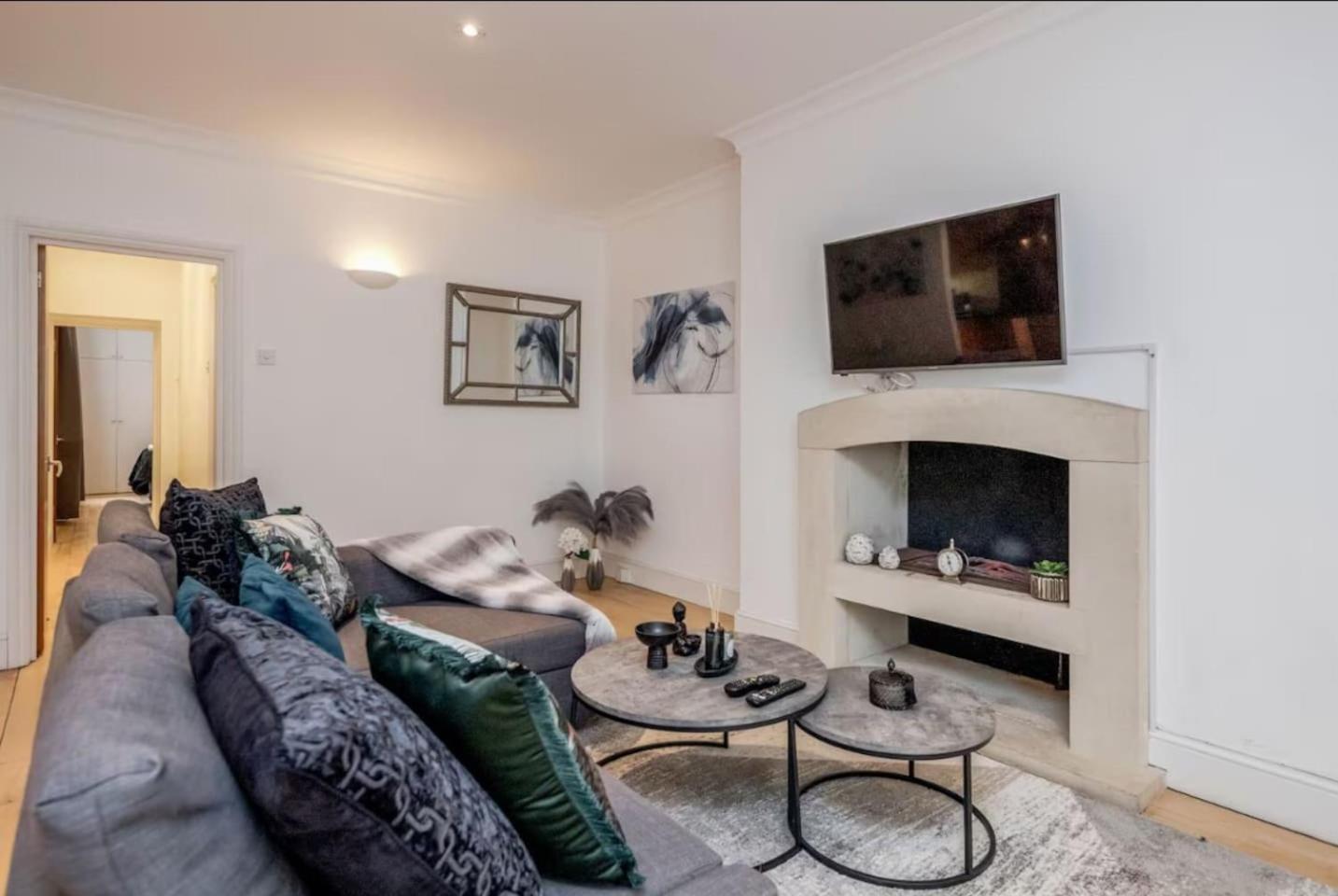 Modern 2-bed Flat In Earls Court *