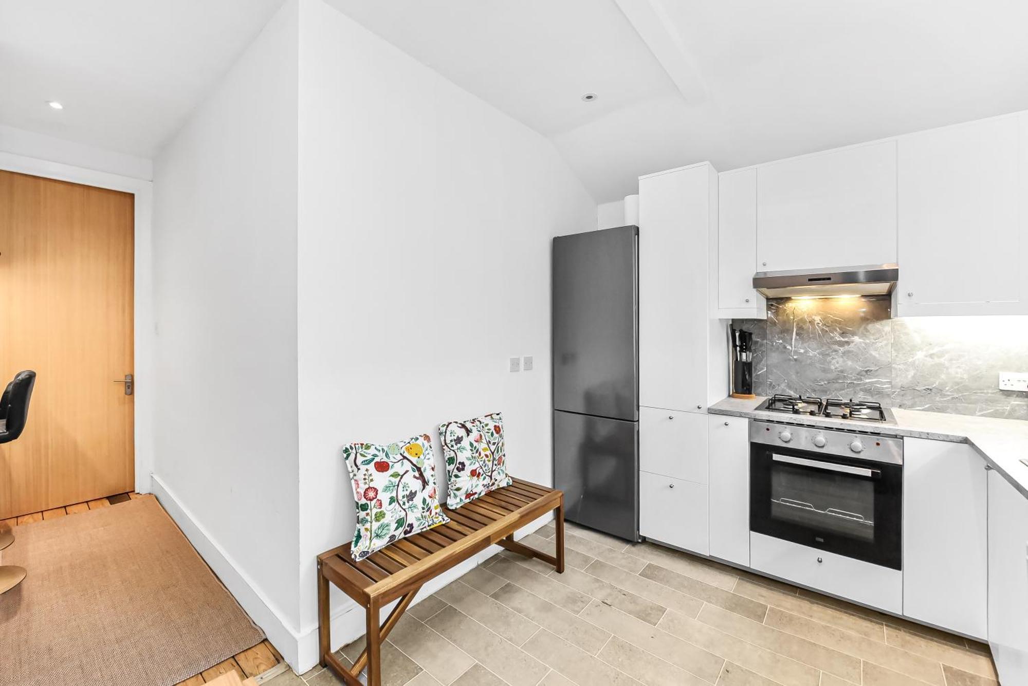 Groves 4 Bedroom, Shepherds Bush * London