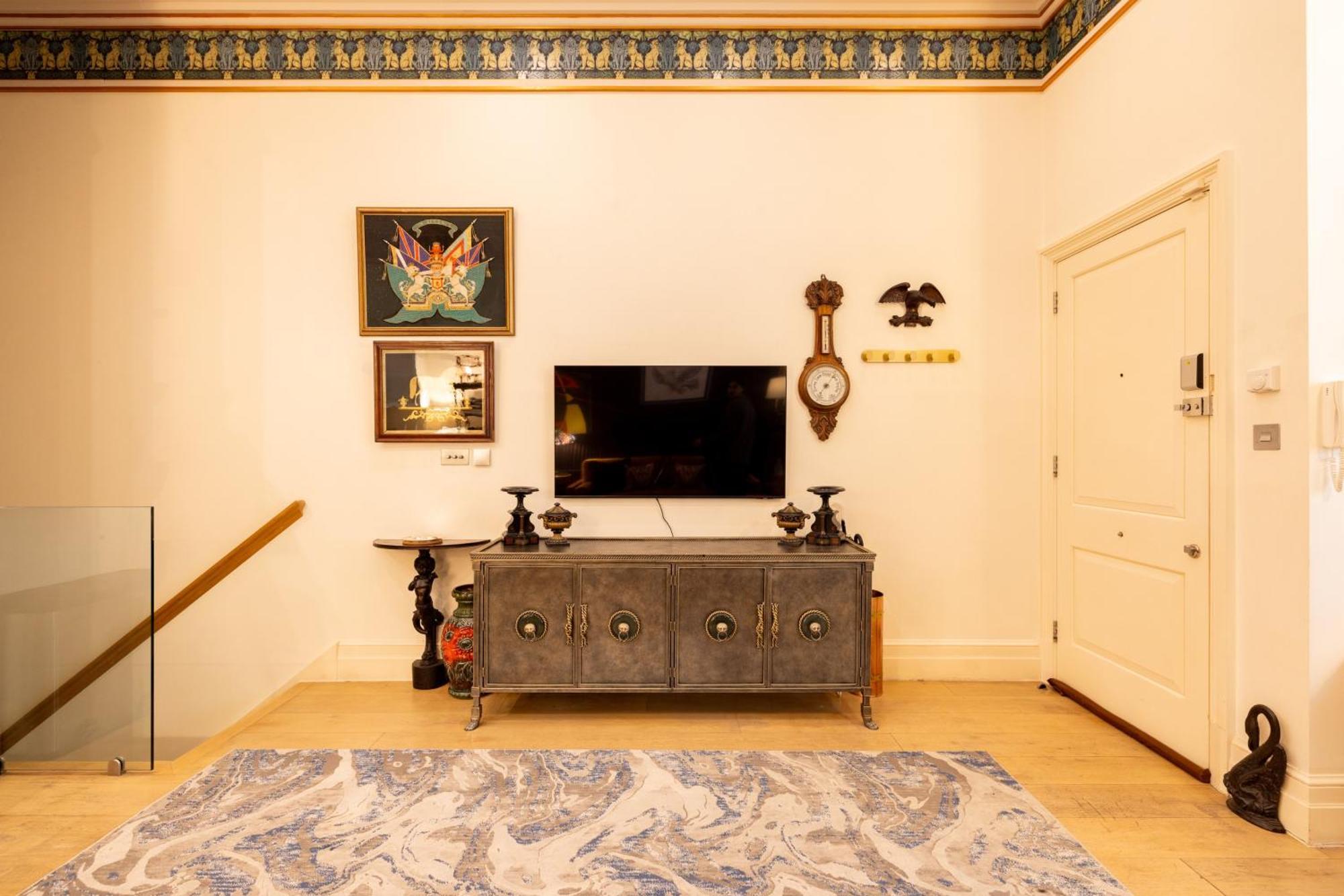 Large 4-bed 8-guests W Patio 1841 House Paddington * Londen