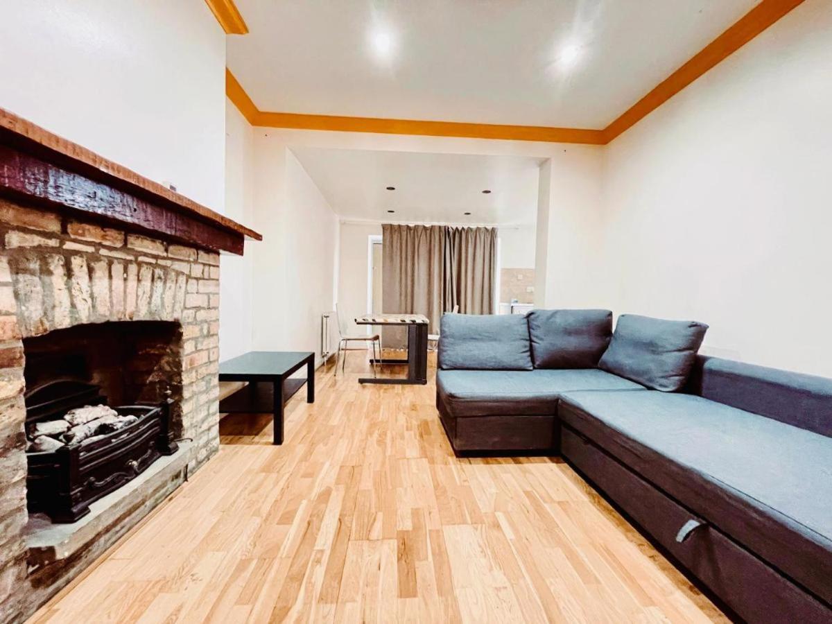 Modern 5-bed With Garden & Spectacular Views Hébergement de vacances Londres