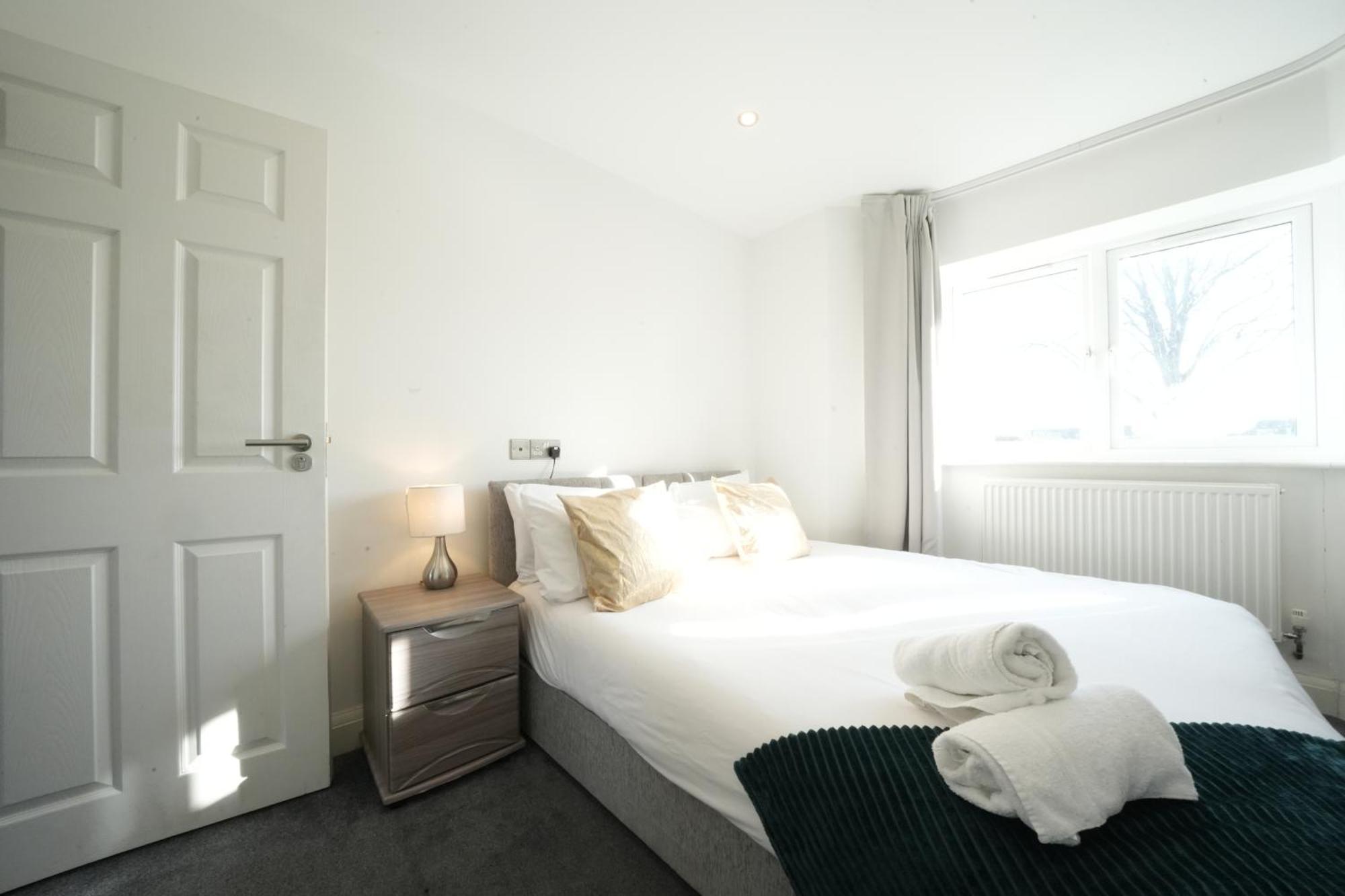 Hatton Heathrow Airport- Free Parking-free Underground To And From Heathrow Airport Hatton Cross Picture-see Fast Hatton Cross To 30min Apartamento