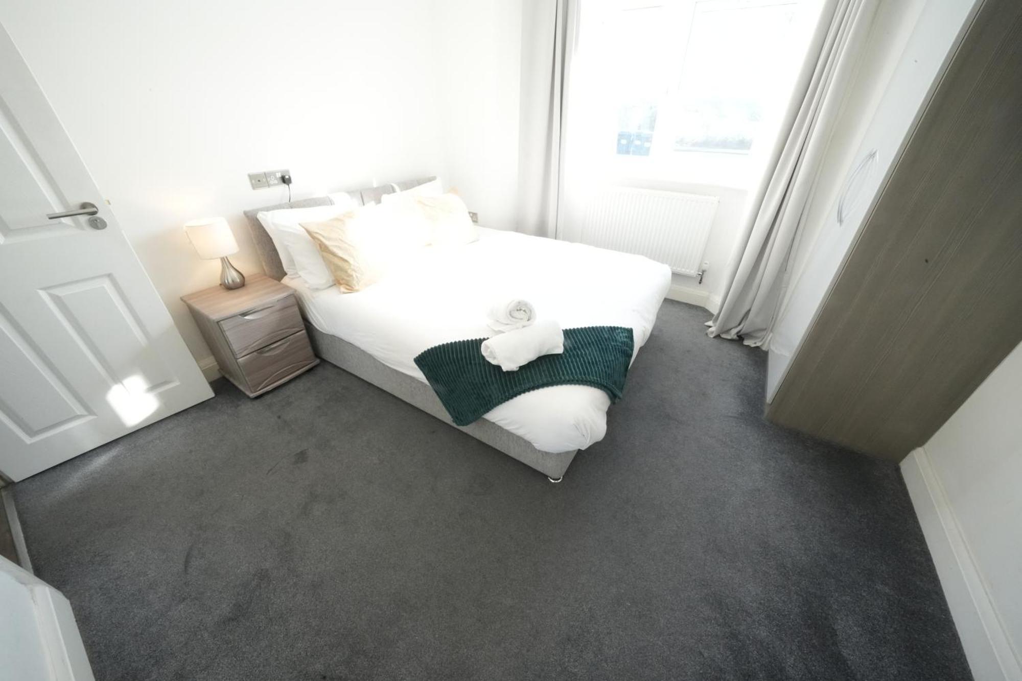 Hatton Heathrow Airport- Free Parking-free Underground To And From Heathrow Airport Hatton Cross Picture-see Fast Hatton Cross To 30min Apartamento