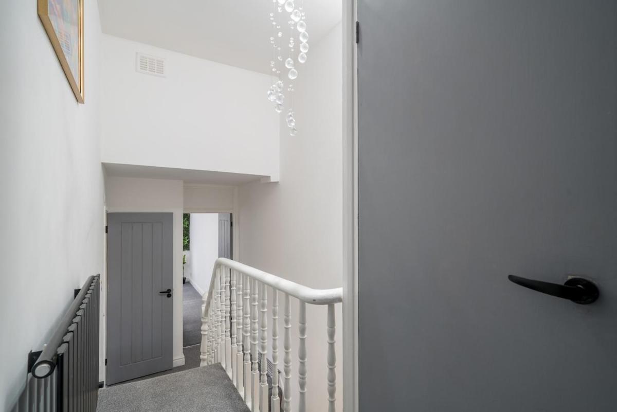 Harlesden, - Stylish Two-bedroom Appartement *