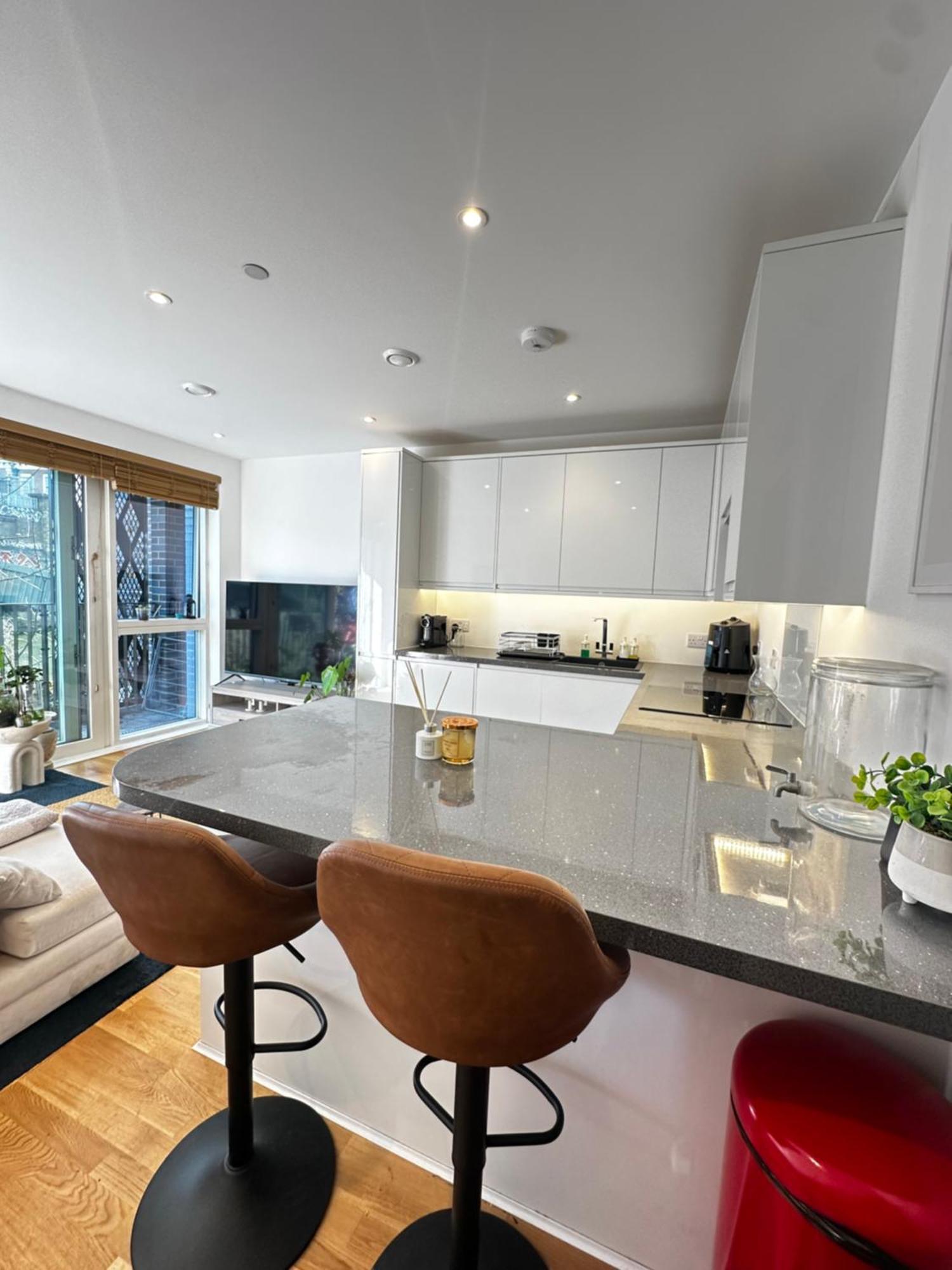 Bright Modern Flat With Canal View Appartement