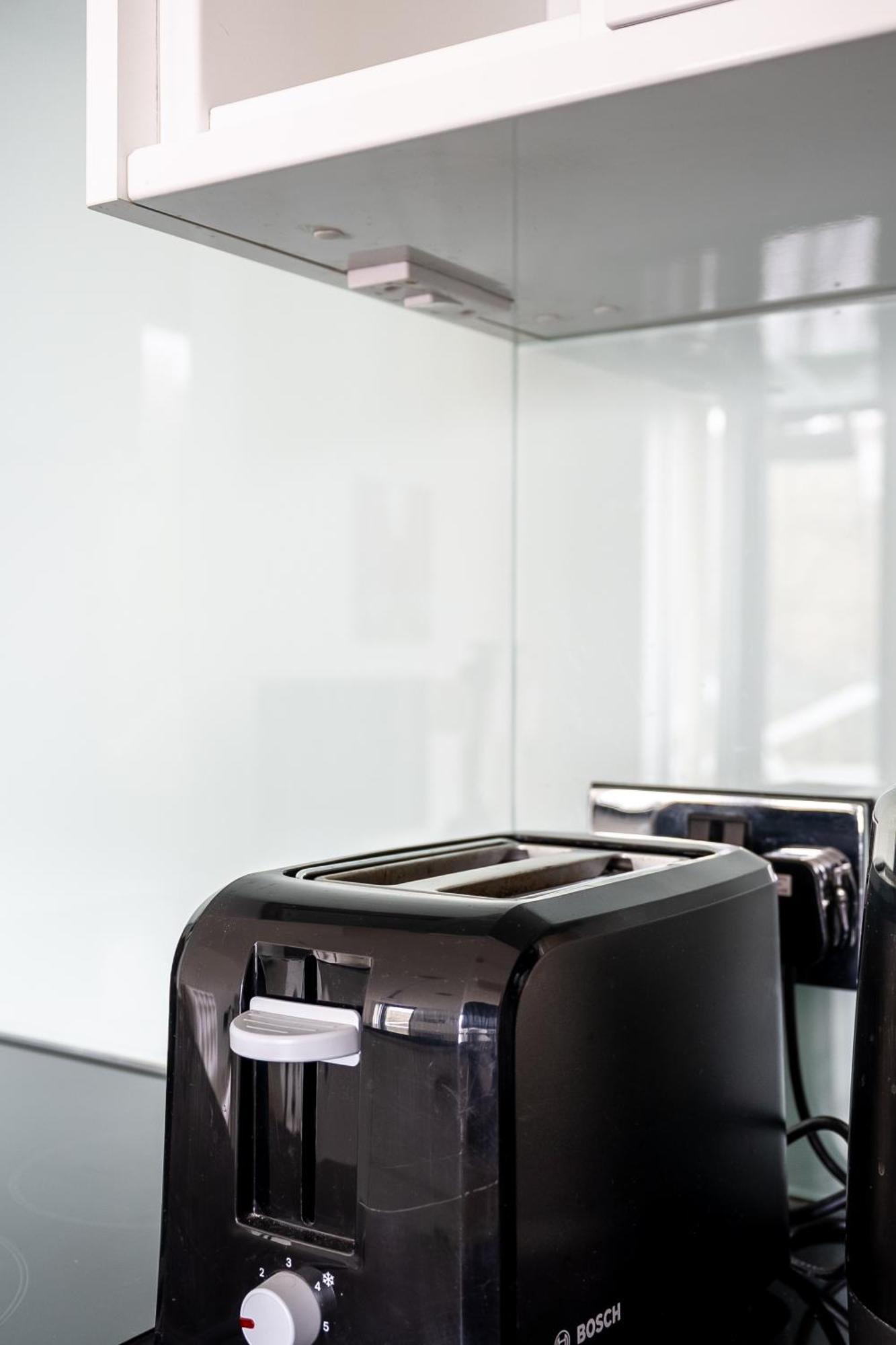 Modern, Fully Furnished Apartment With Ensuite, Private Balcony And Elevator In Notting Hill * Londen