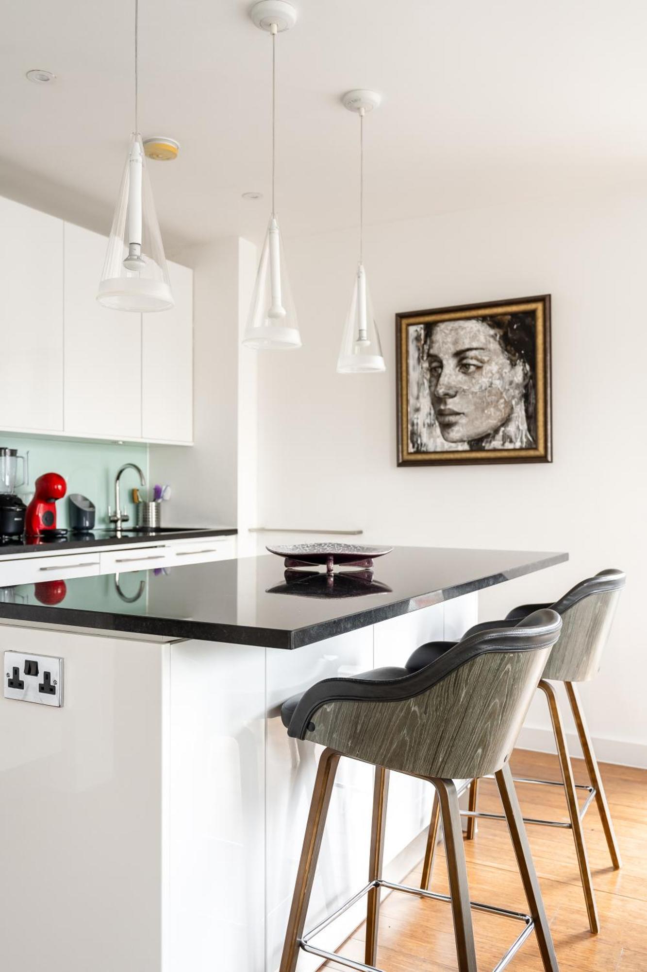 Appartement Modern, Fully Furnished Apartment With Ensuite, Private Balcony And Elevator In Notting Hill *