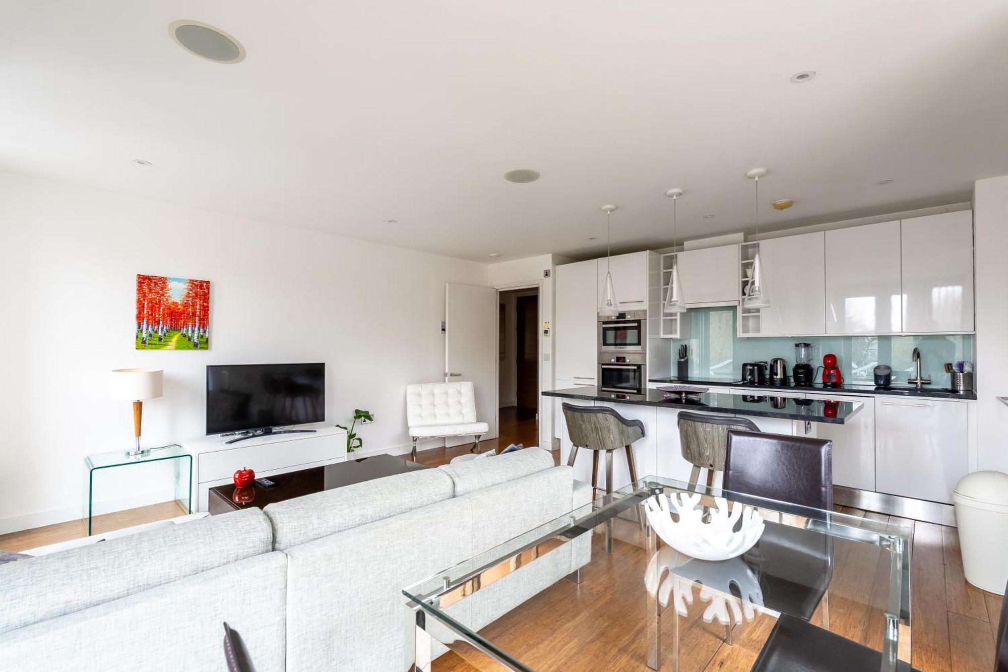Appartement Modern, Fully Furnished Apartment With Ensuite, Private Balcony And Elevator In Notting Hill
