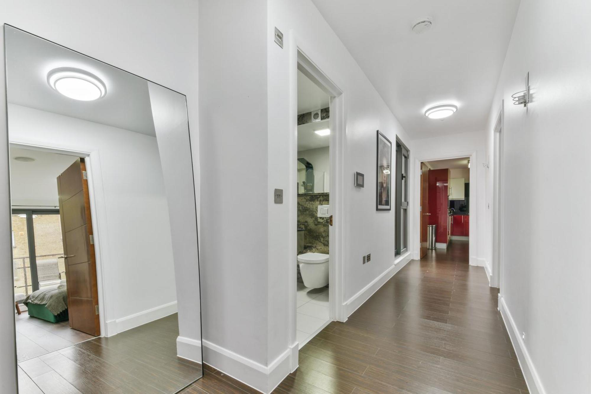 Large 2 Bed 2 Bath Flat With Patio, Canary Wharf Appartement *