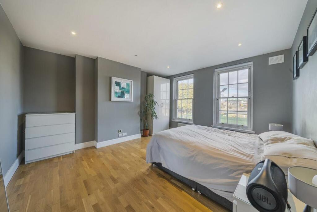 Stunning Flat Close To With Office Appartement *