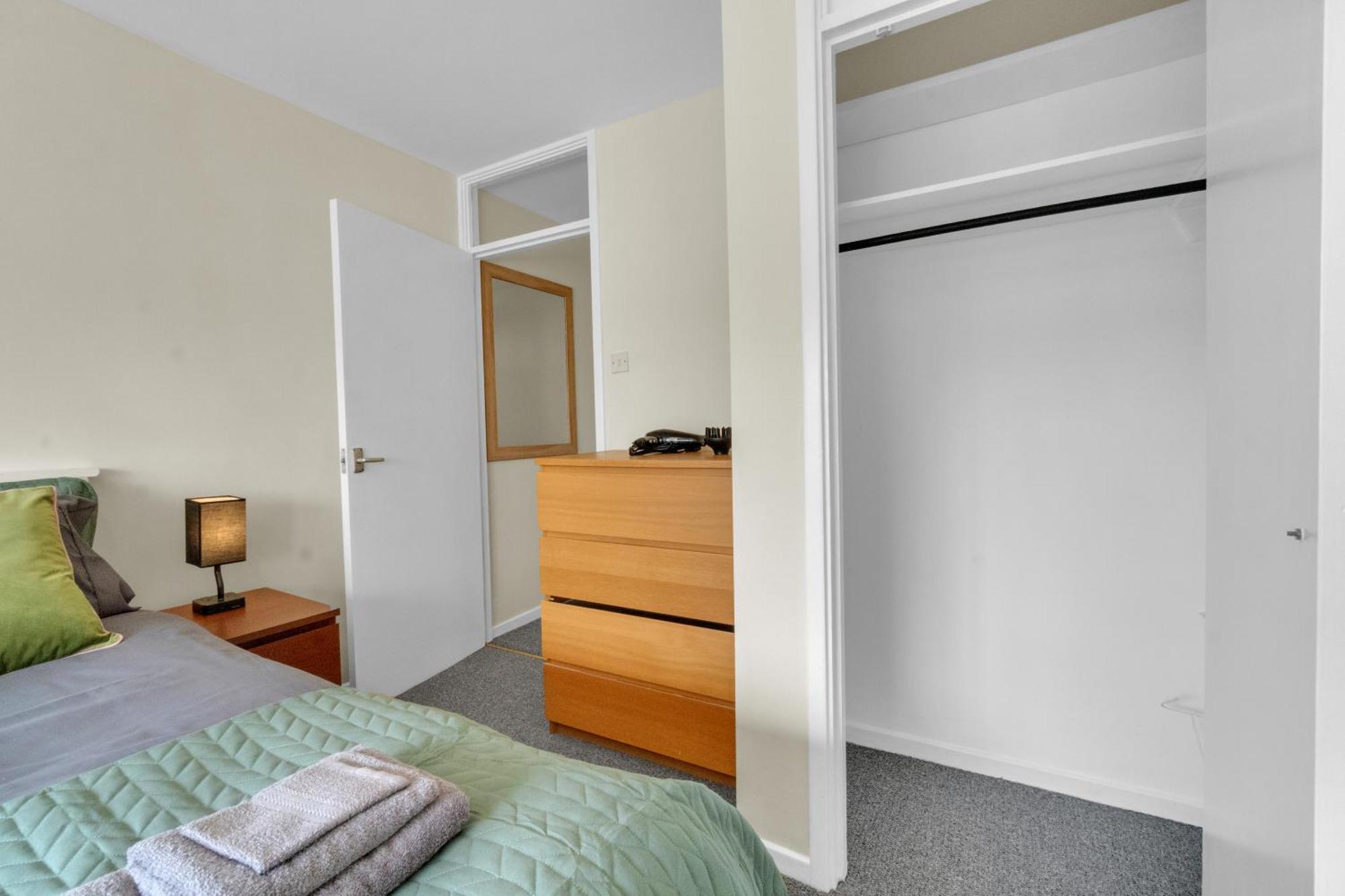 Love-all Wimbledon With Free Parking Apartment