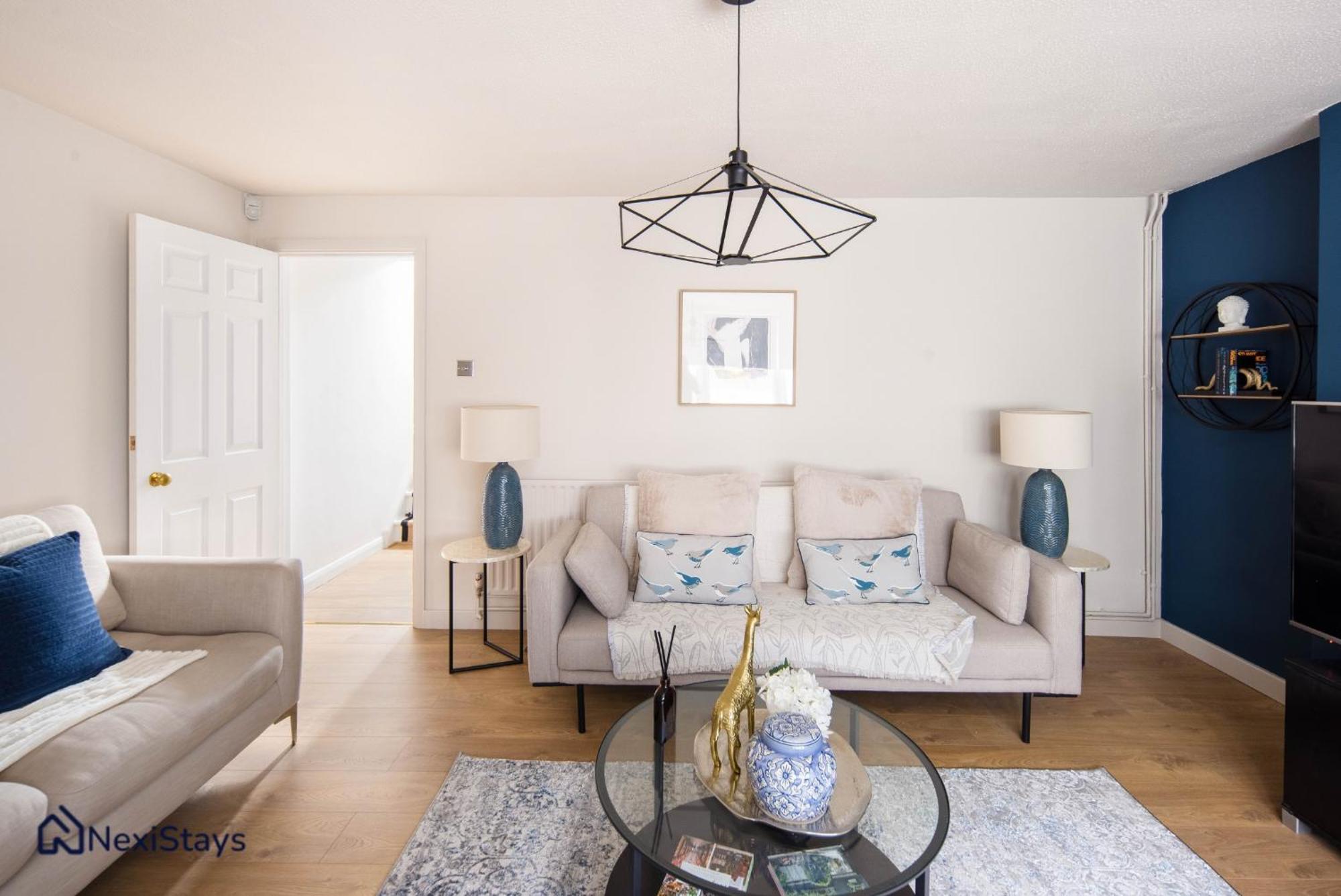 10 Mins Walk To The Oval, The Kennington Retreat