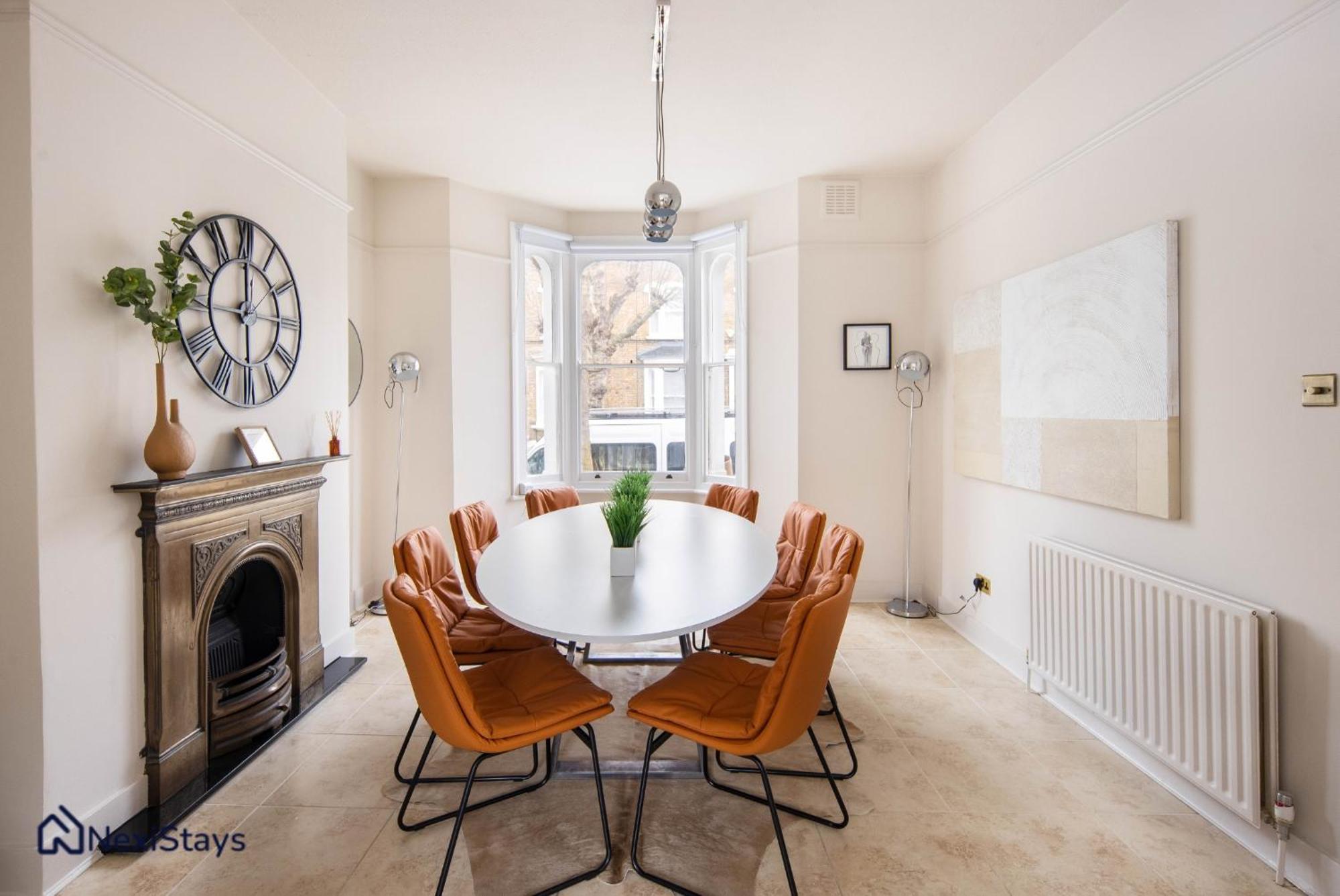 10 Mins Walk To The Oval, The Kennington Retreat *