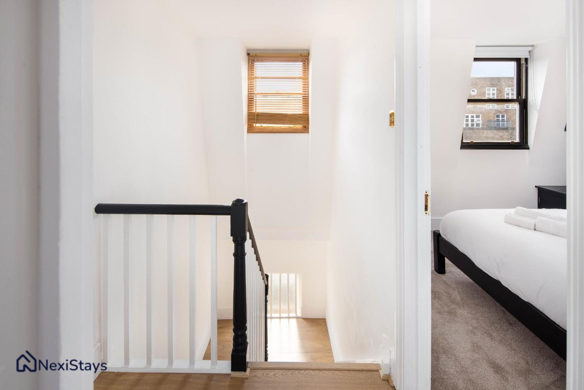 10 Mins Walk To The Oval, The Kennington Retreat