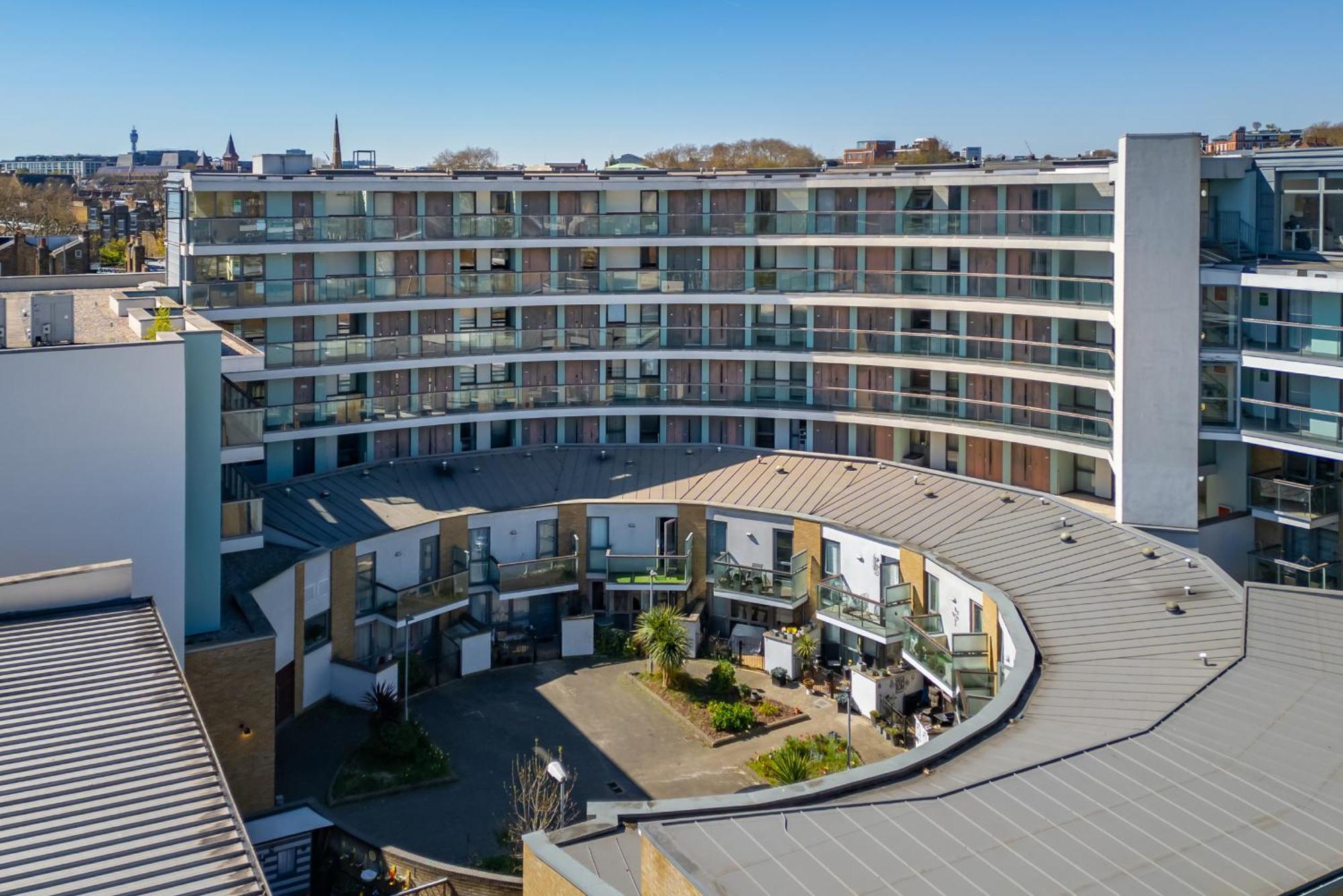 The Angel Residence, Sleeps 4 *