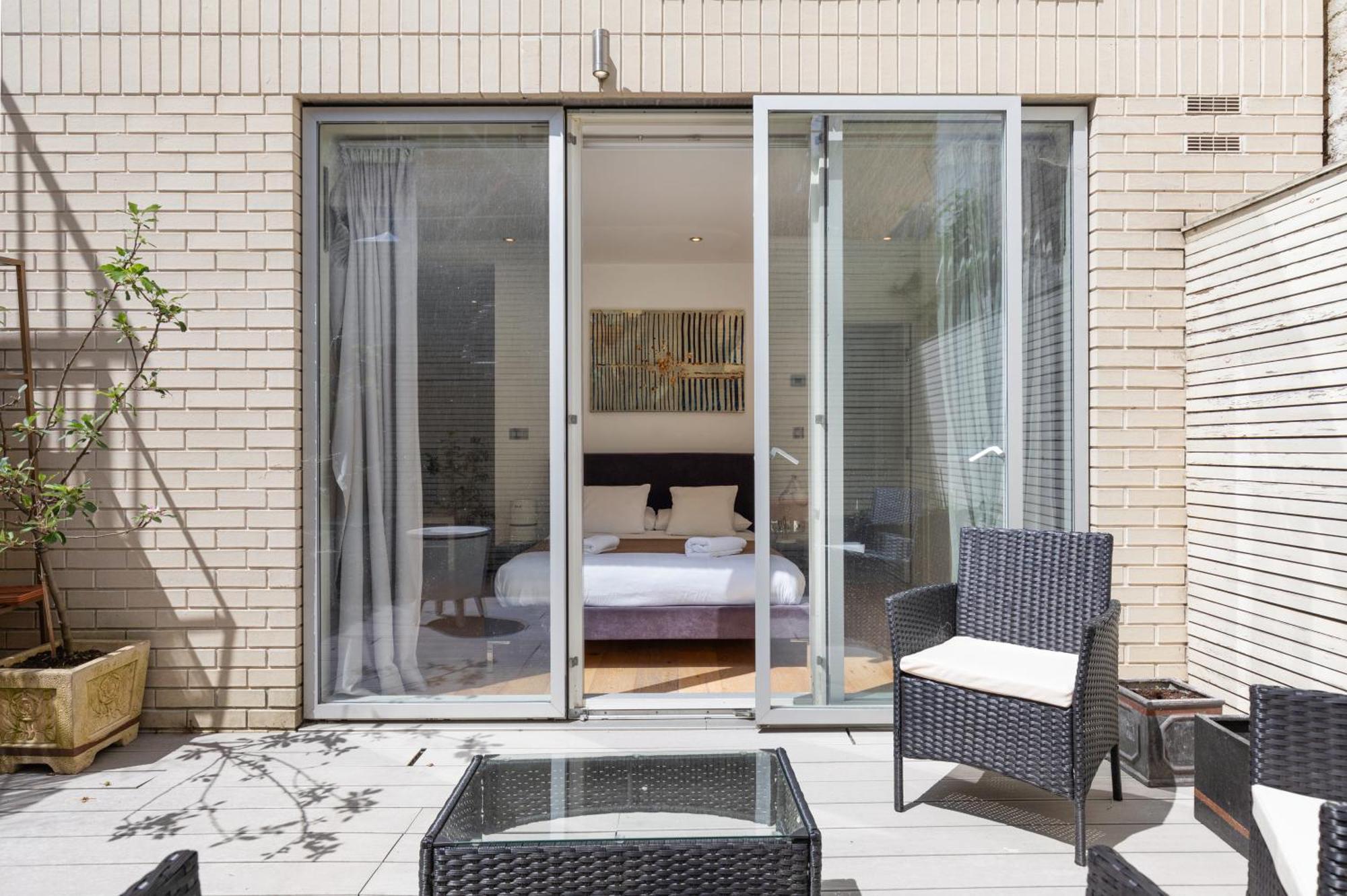 Hansford Clapham North * London