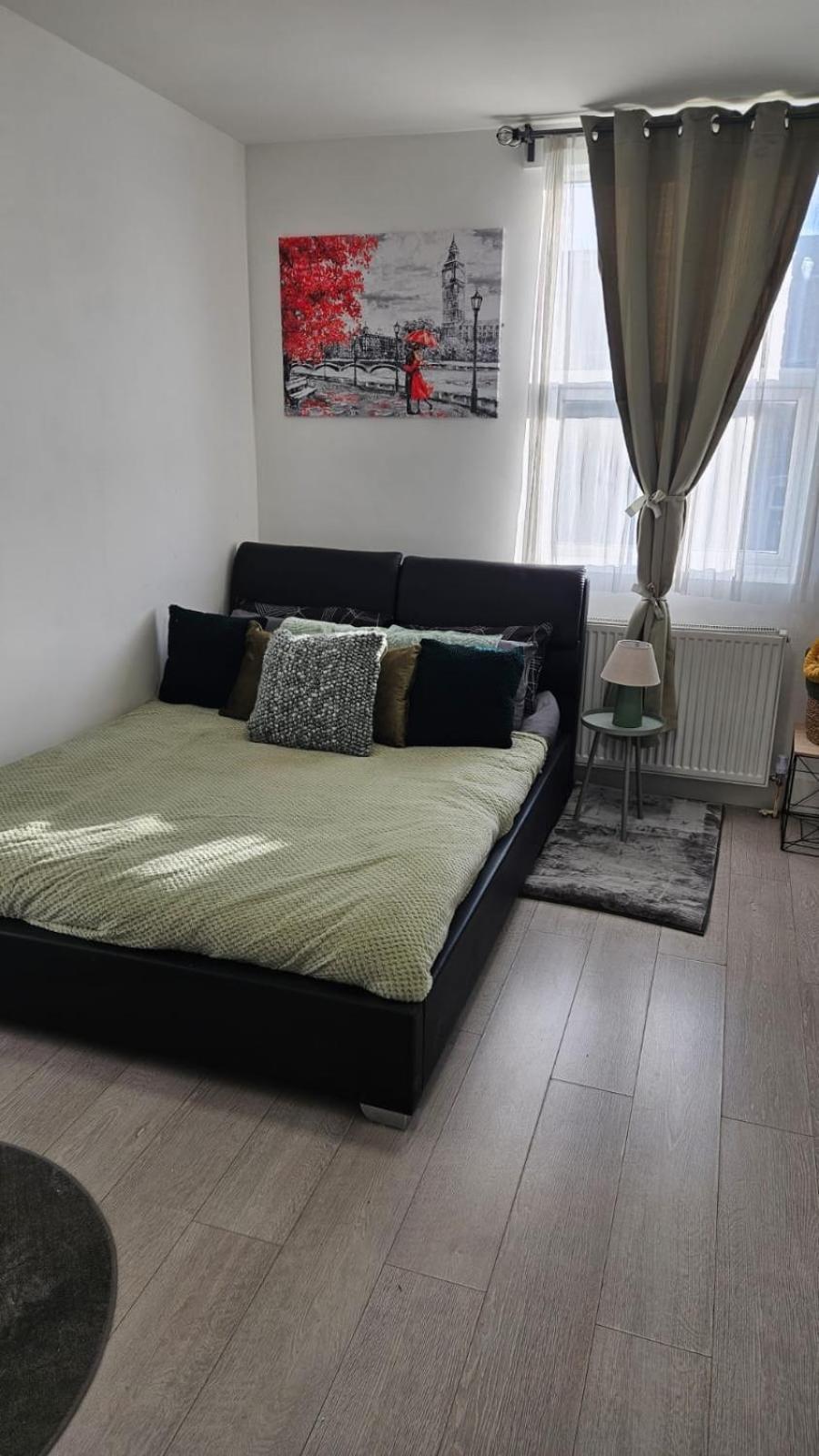 Apartment Bright Apt, Great Connection 2b London