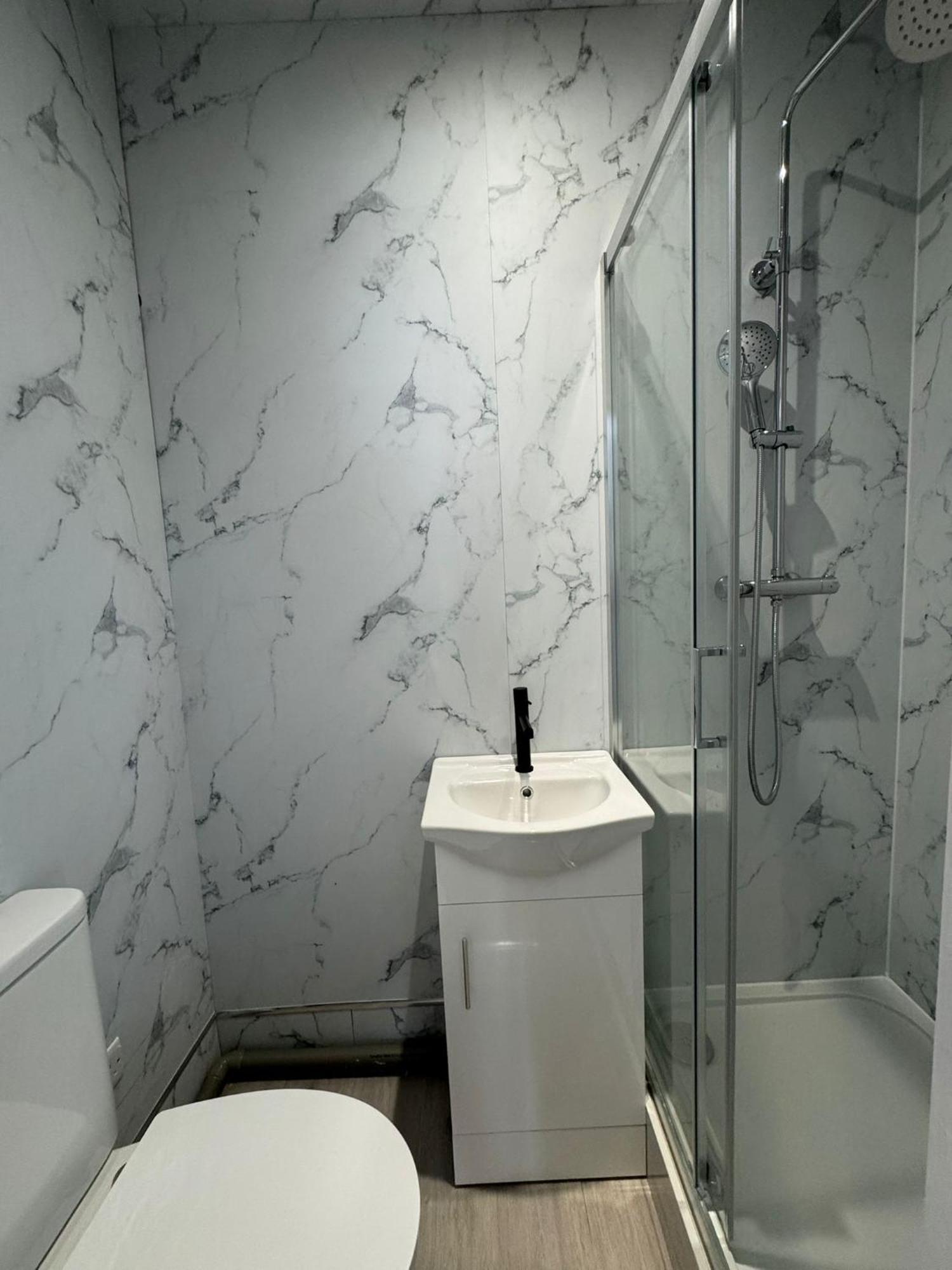 En Suits Room With Your Own Bathroom And Toilet Habitación en casa particular