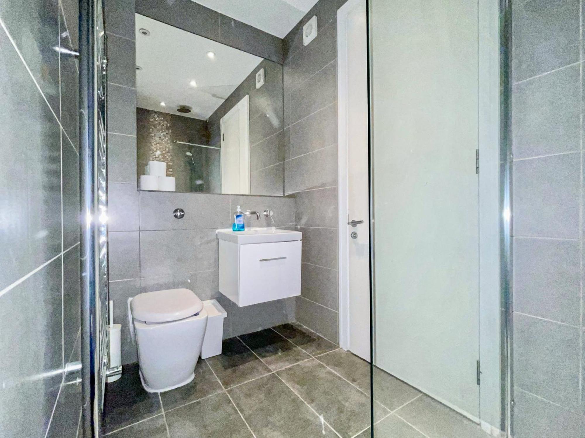 Sleek 3-bedroom Flat With Lift & Wi-fi In Southwark, Borough Near The Shard Appartement Londres