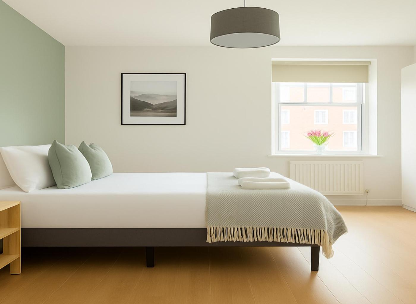 2 Bed In Shoreditch Apartment *