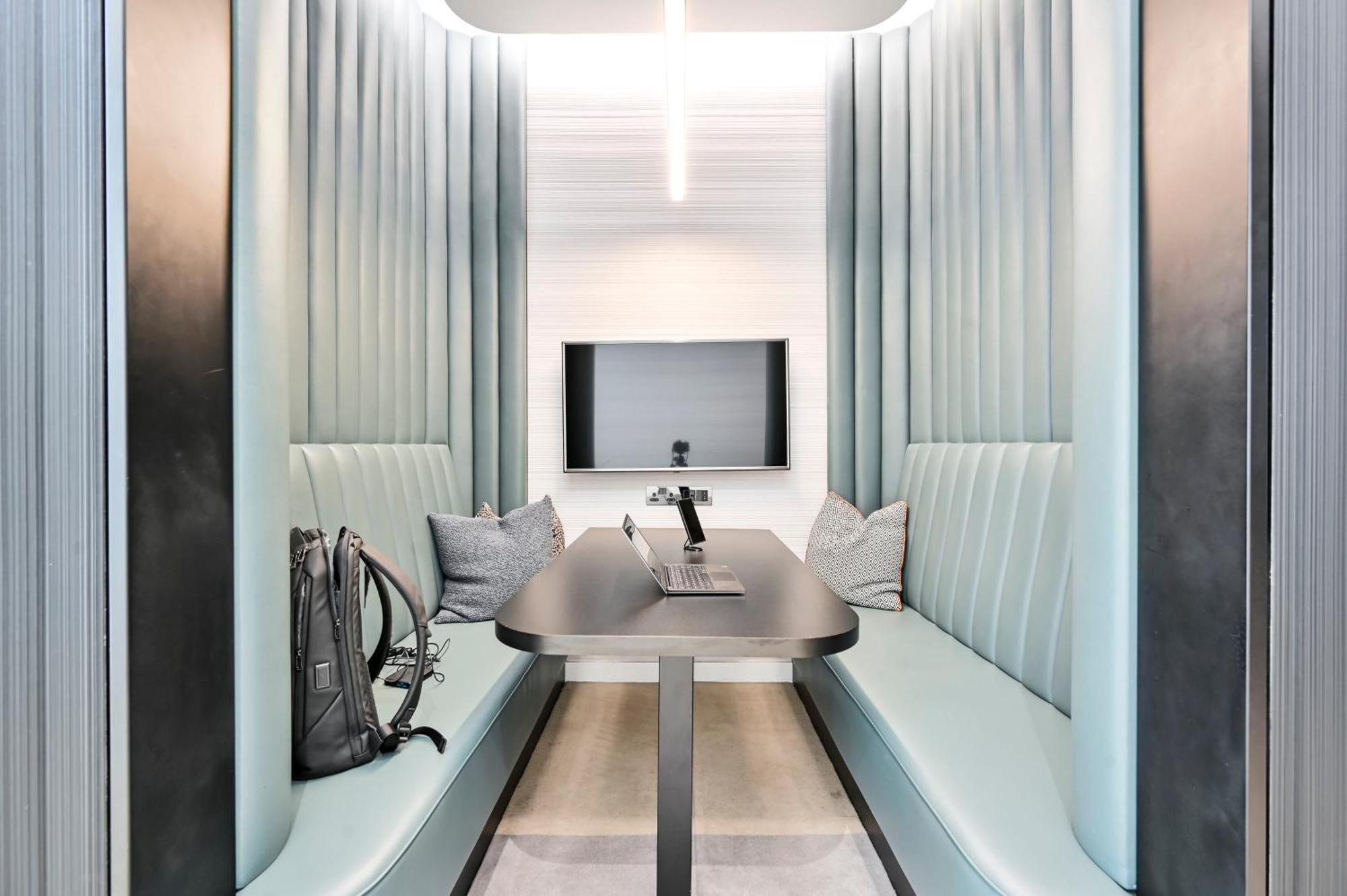 Luxury In White Living - Ideal For Family & Business Londen