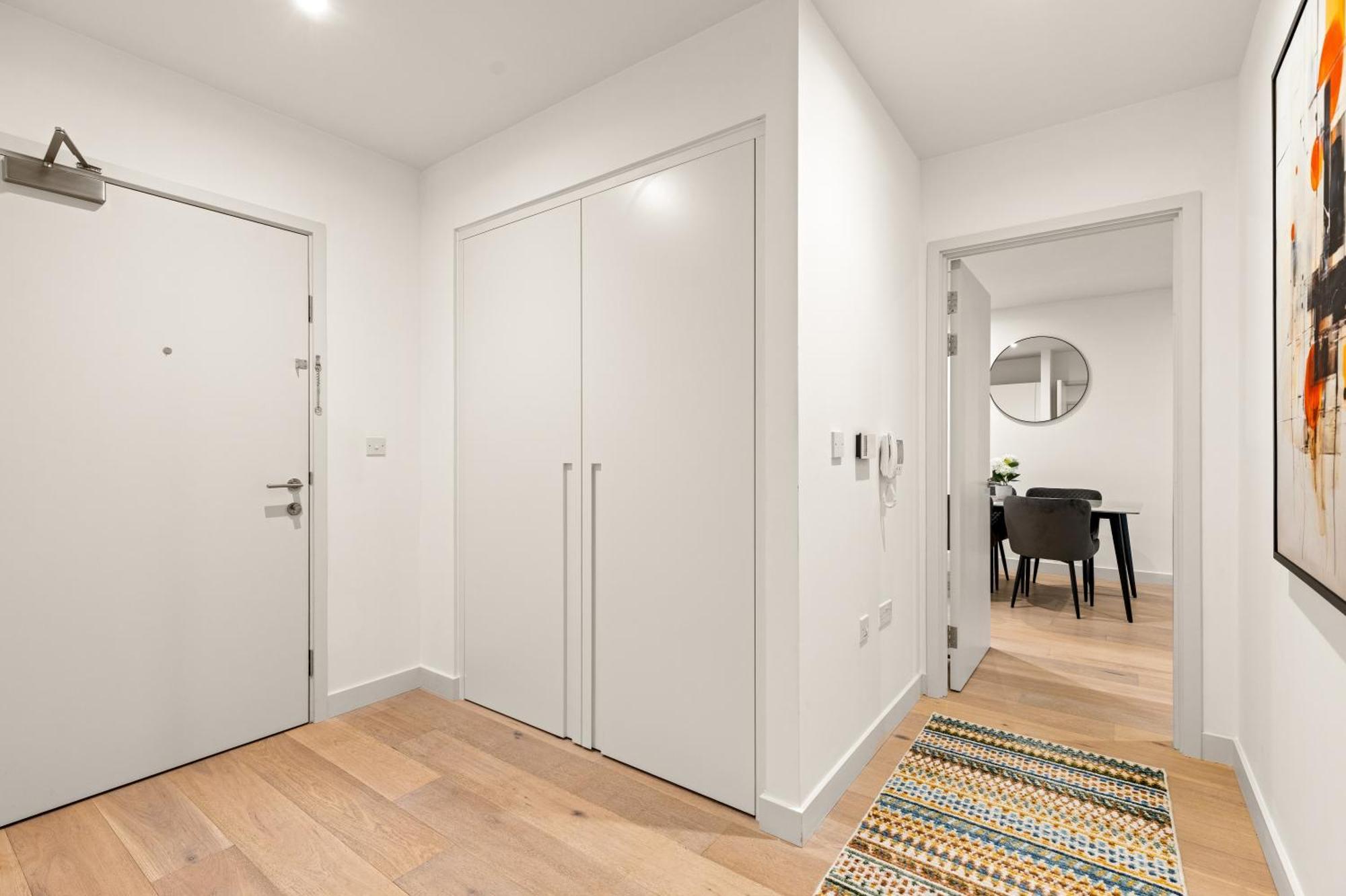 Okanary Host Apartment London