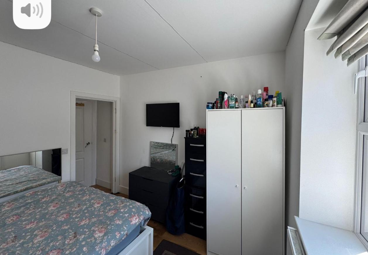 En Suits Room With Your Own Bathroom And Toilet * Londres