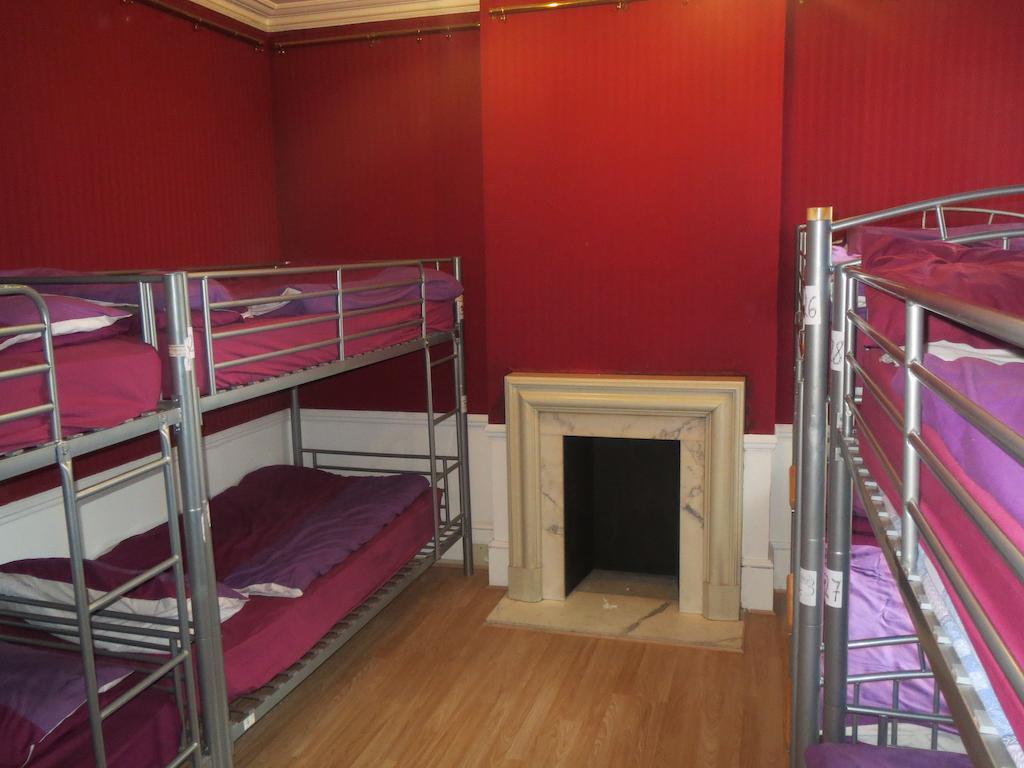 4 Star Piccadilly Hotel 2*