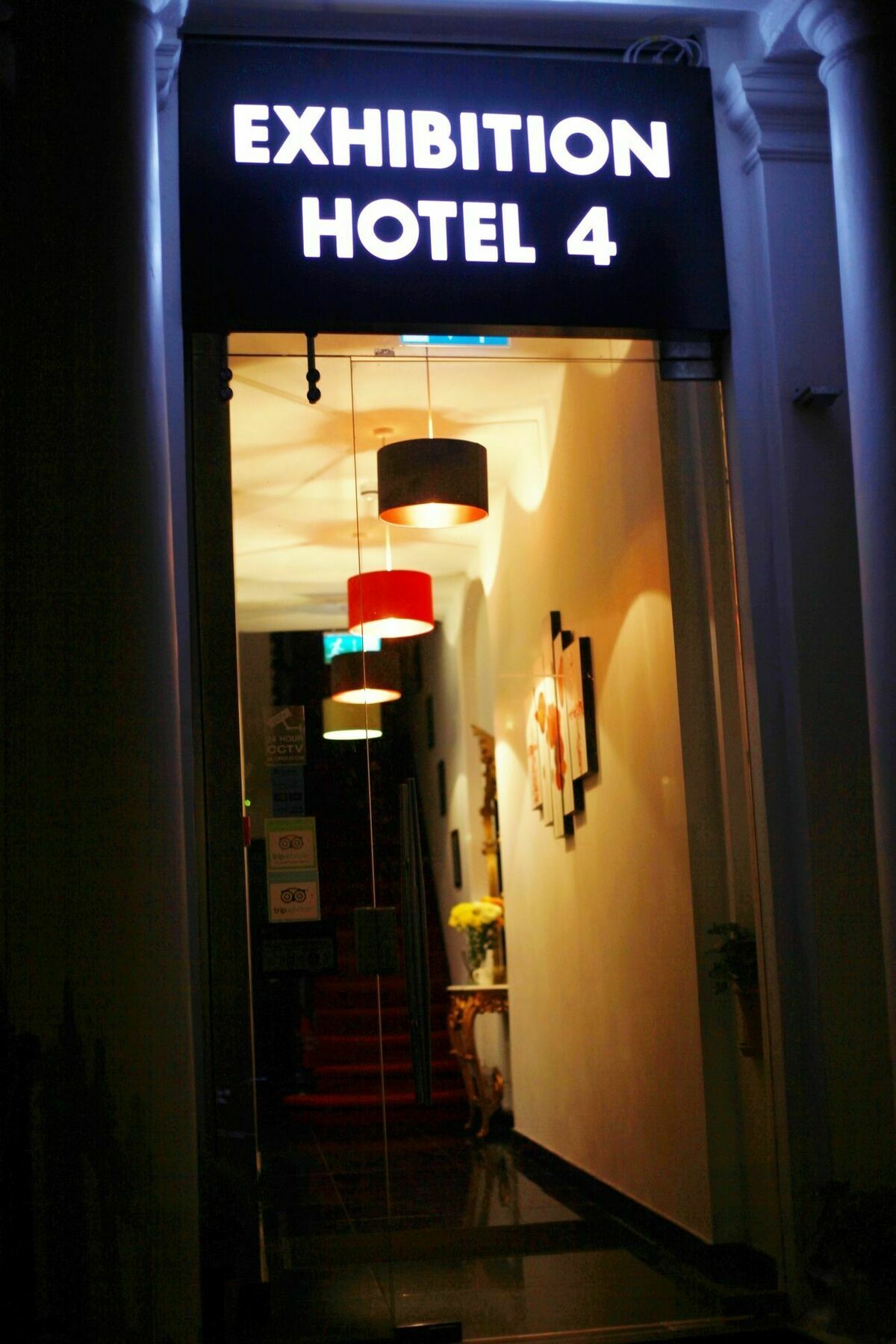 Exhibition Court 4 Hotel Londres
