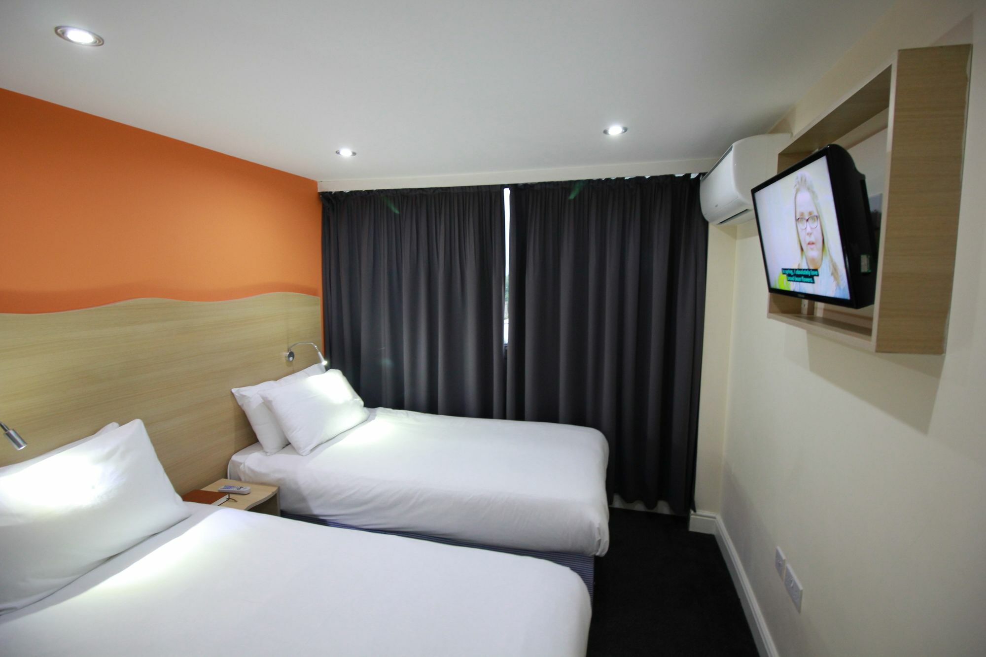 Western Queens Crystal Palace Hotel Londres
