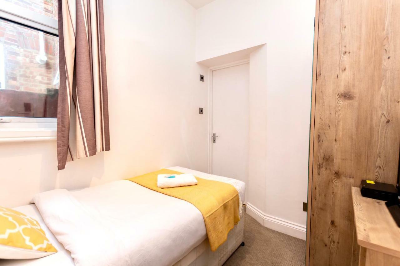 Oyo Tamtam Acton Hotel Londres