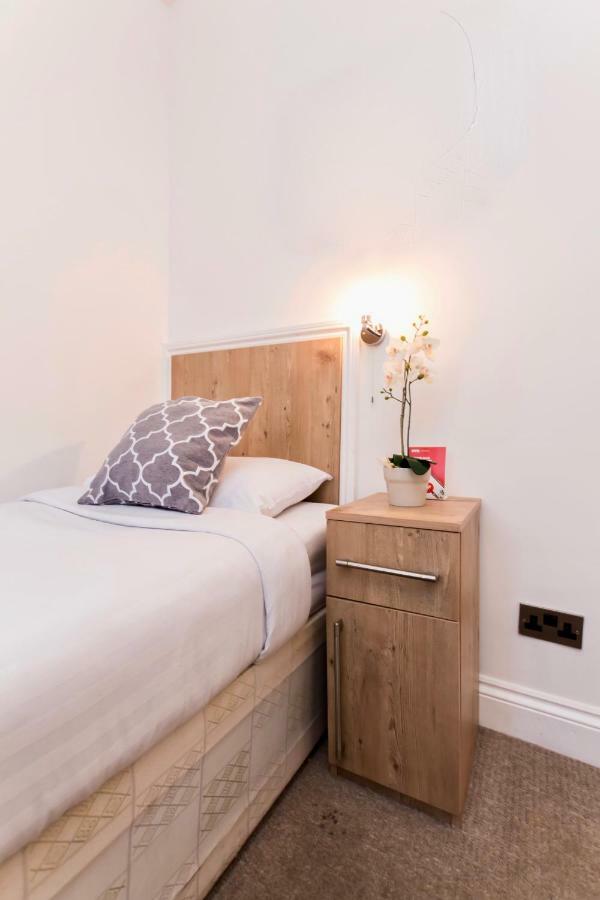 Oyo Tamtam Acton Hotel Londres