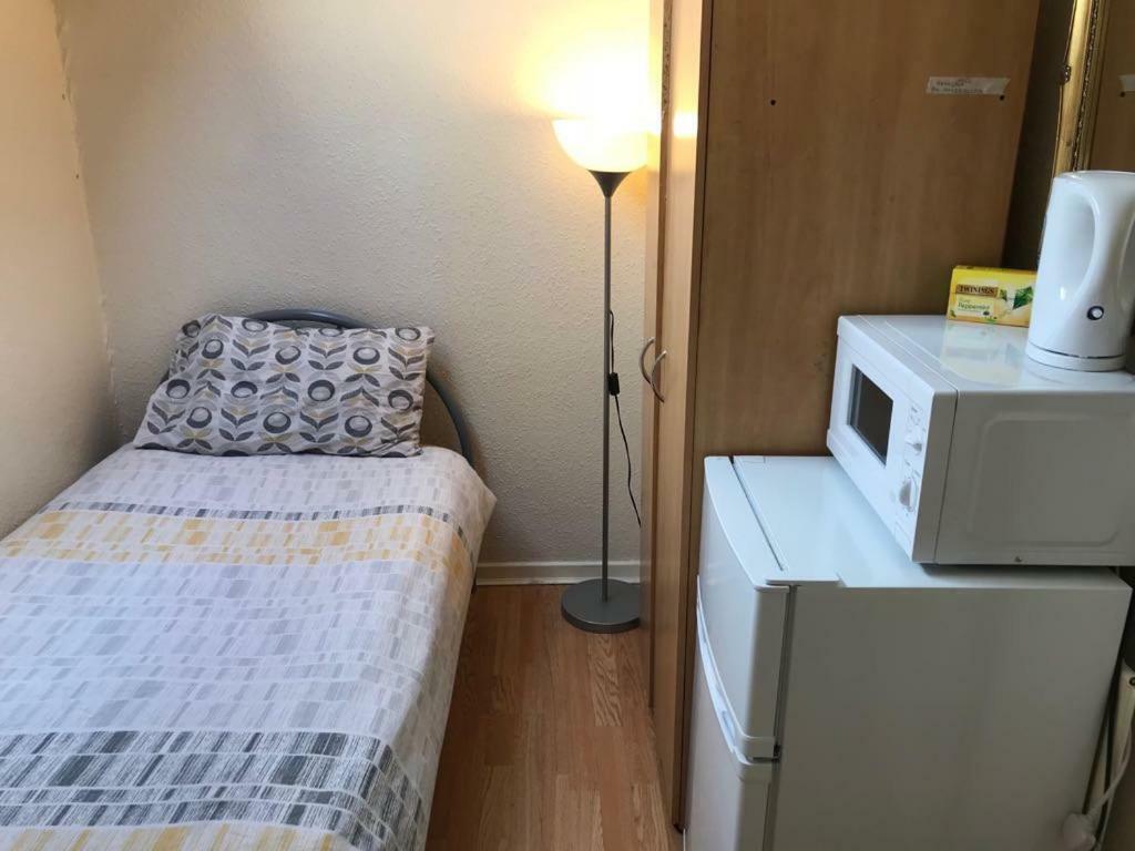 Single Room, 5 Mins To Wembley Stadium! *