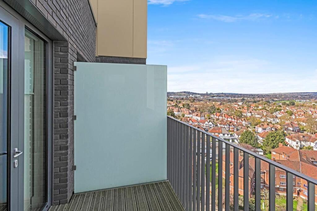 One Bedroom Modern Next To Wembley Stadium! * Londres