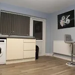 Budget 4-Bed House In Woolwich