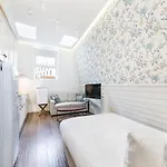 Flying Butler London Bridge Boutique Apartments