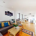Lovely 2 Bedroom Flat With Balcony In Stratford